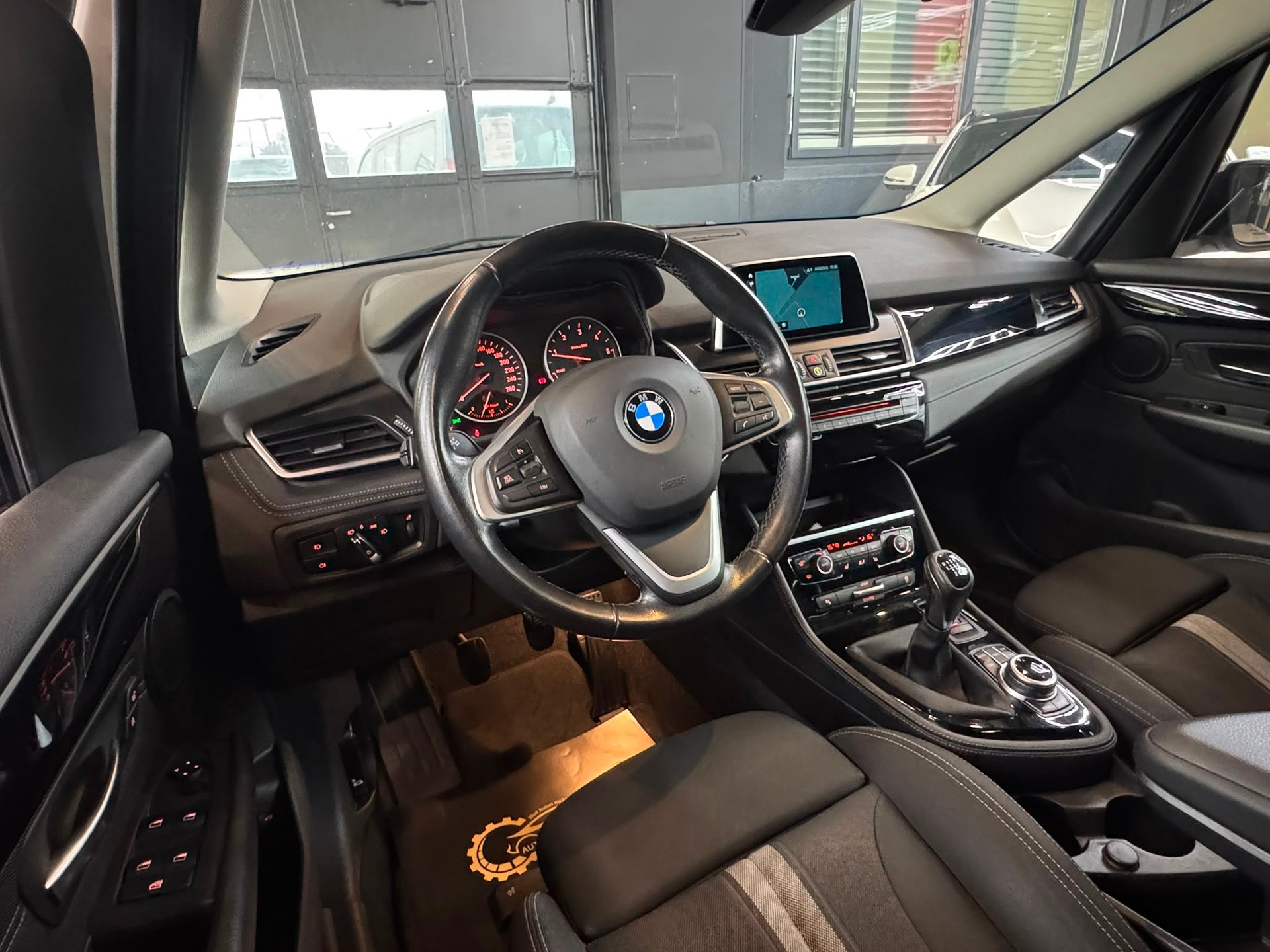 BMW 218d xDrive Gran Tourer Sport Line-image-8