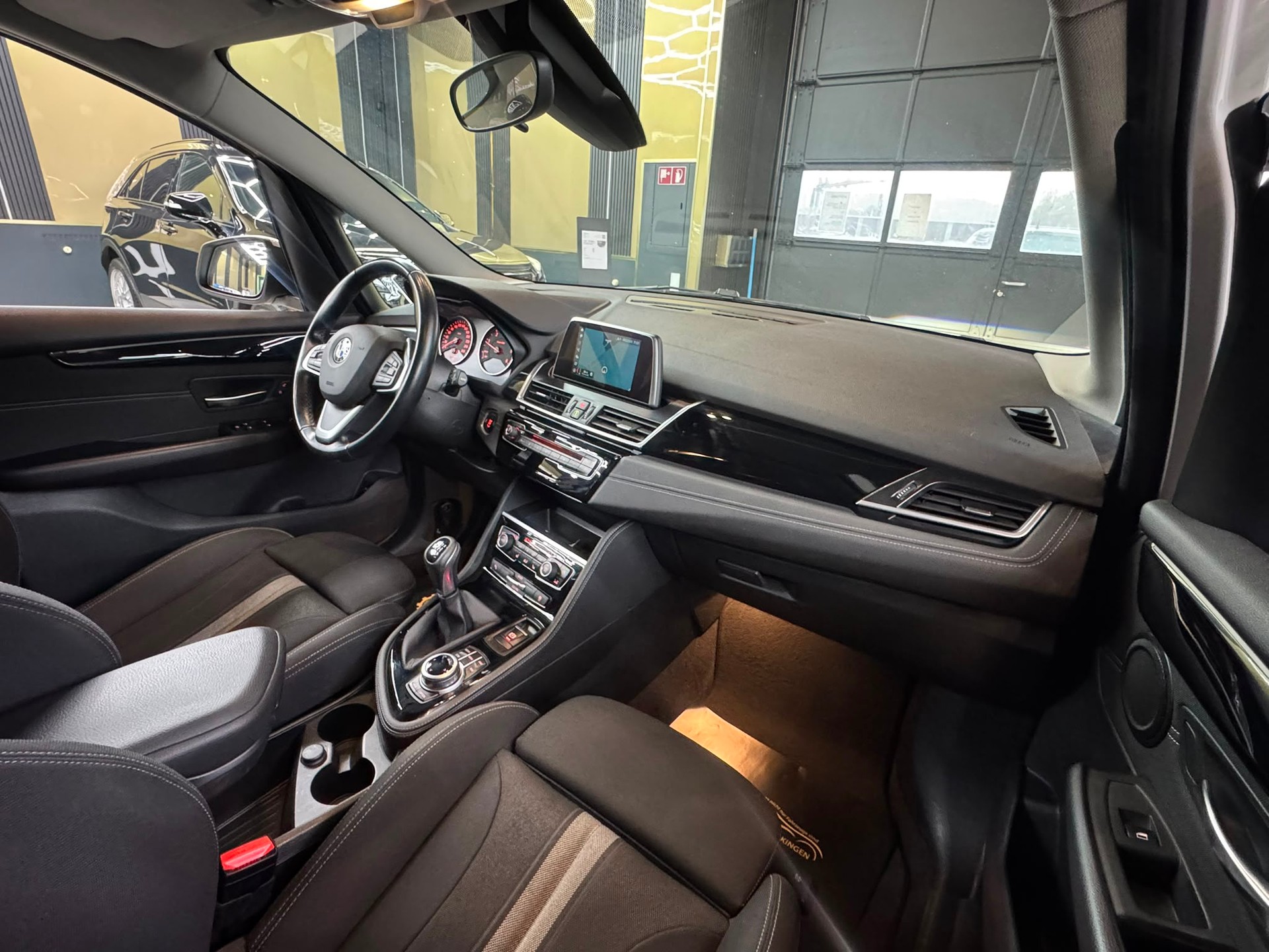 BMW 218d xDrive Gran Tourer Sport Line-image-10