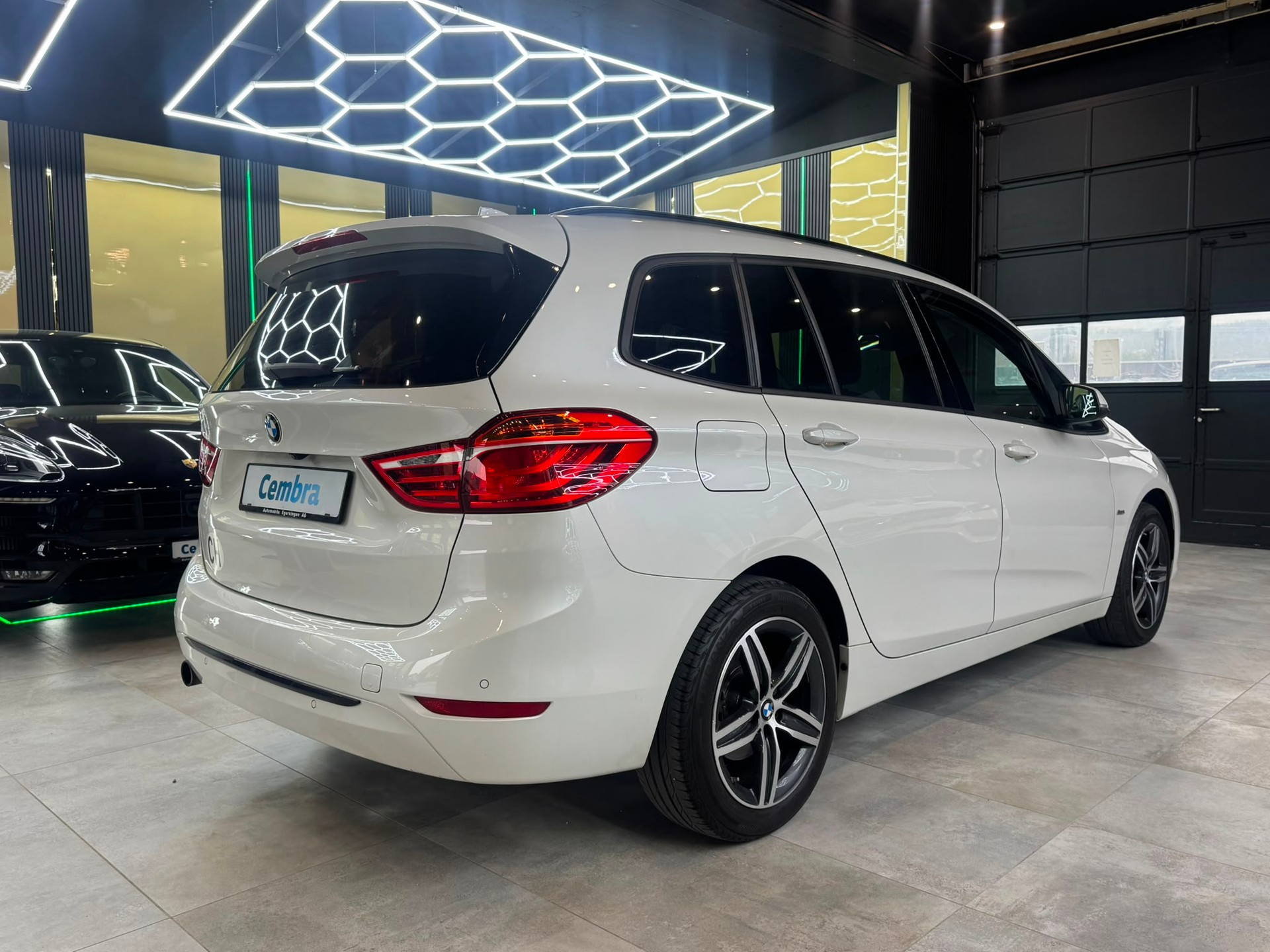 BMW 218d xDrive Gran Tourer Sport Line-image-4