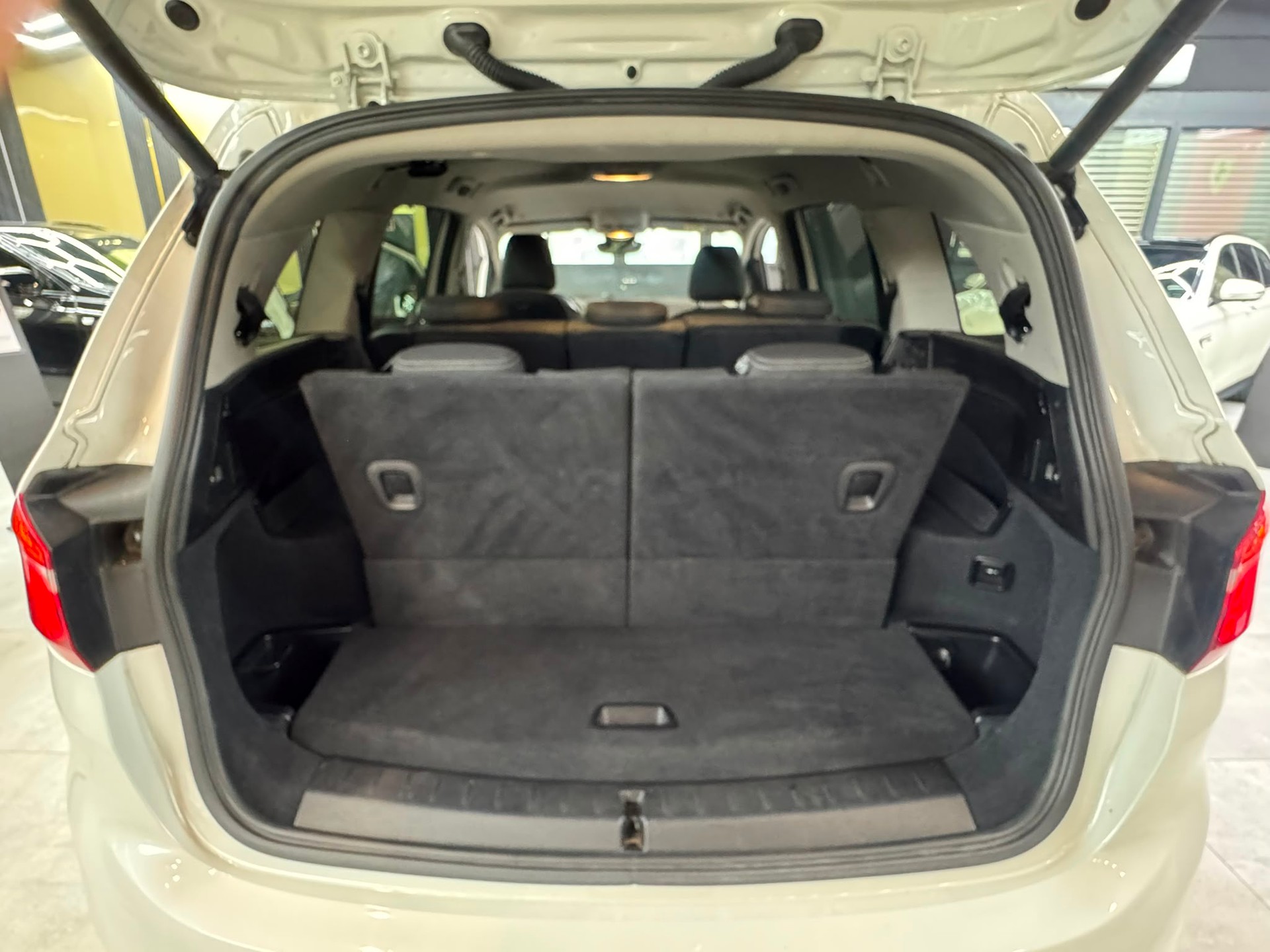BMW 218d xDrive Gran Tourer Sport Line-image-17