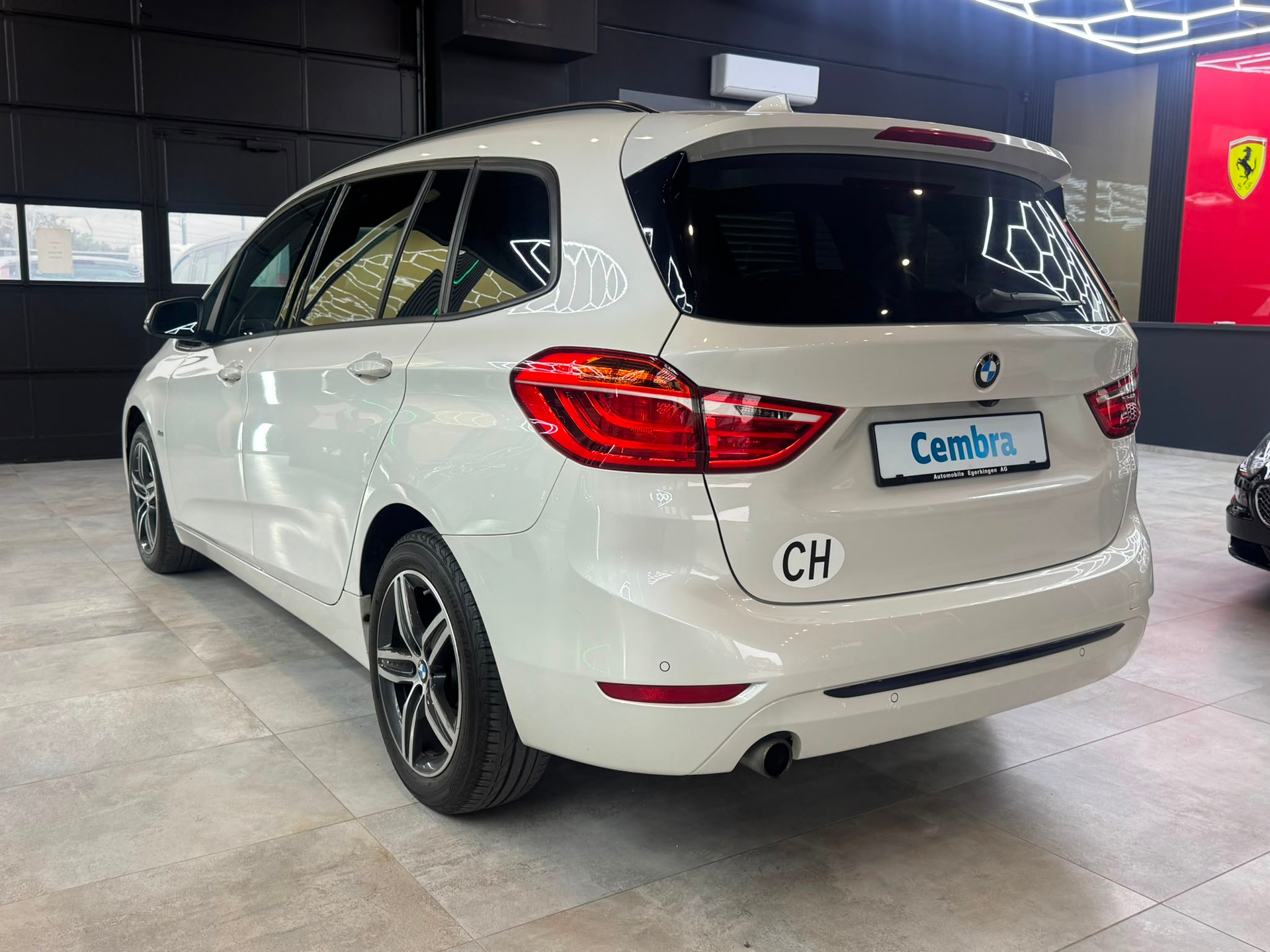 BMW 218d xDrive Gran Tourer Sport Line-image-6