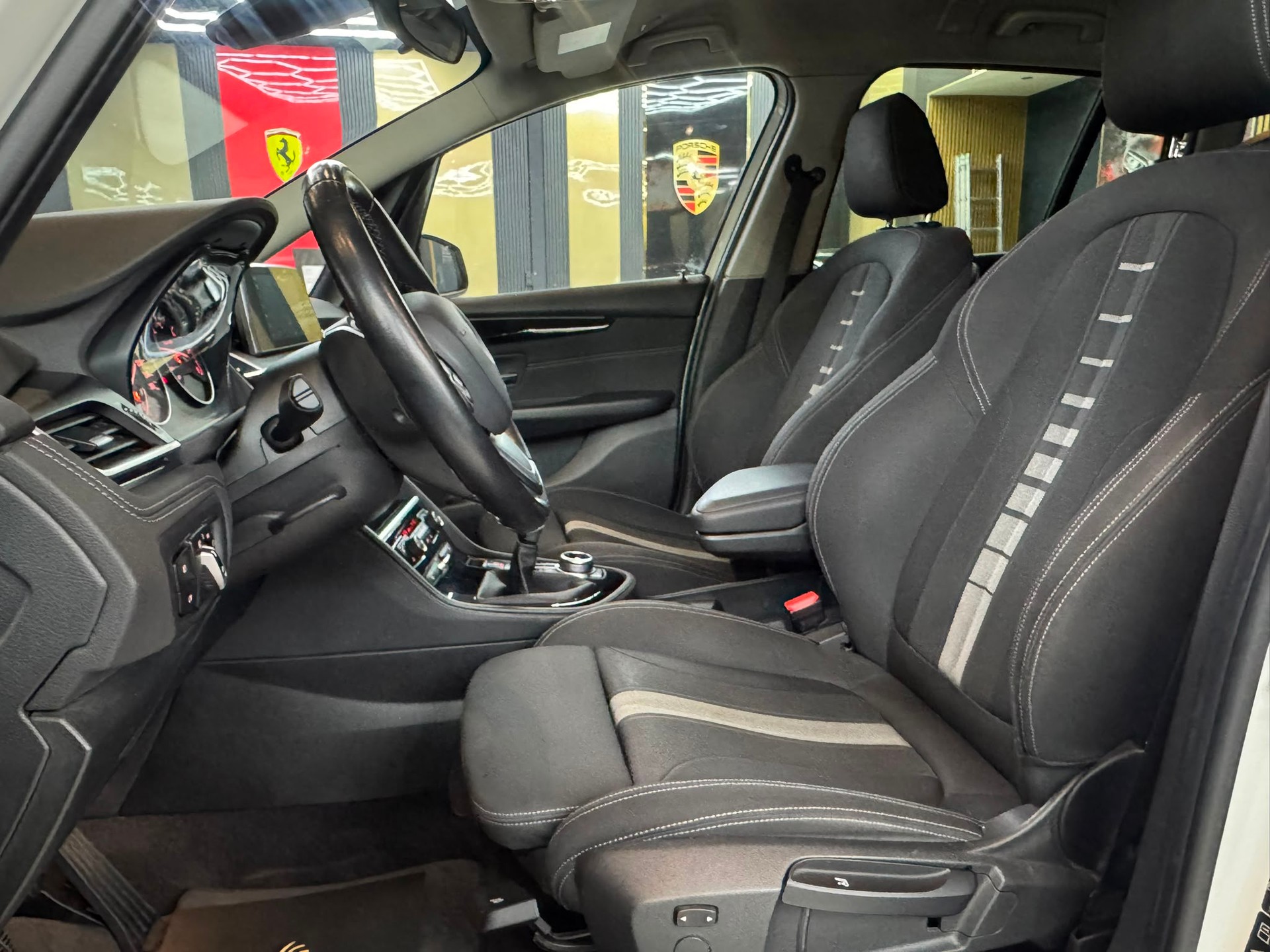 BMW 218d xDrive Gran Tourer Sport Line-image-9