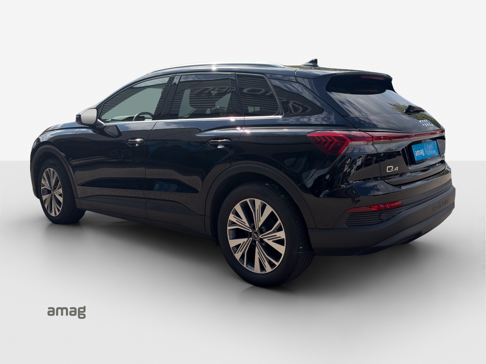AUDI Q4 e-tron 45 quattro-image-2