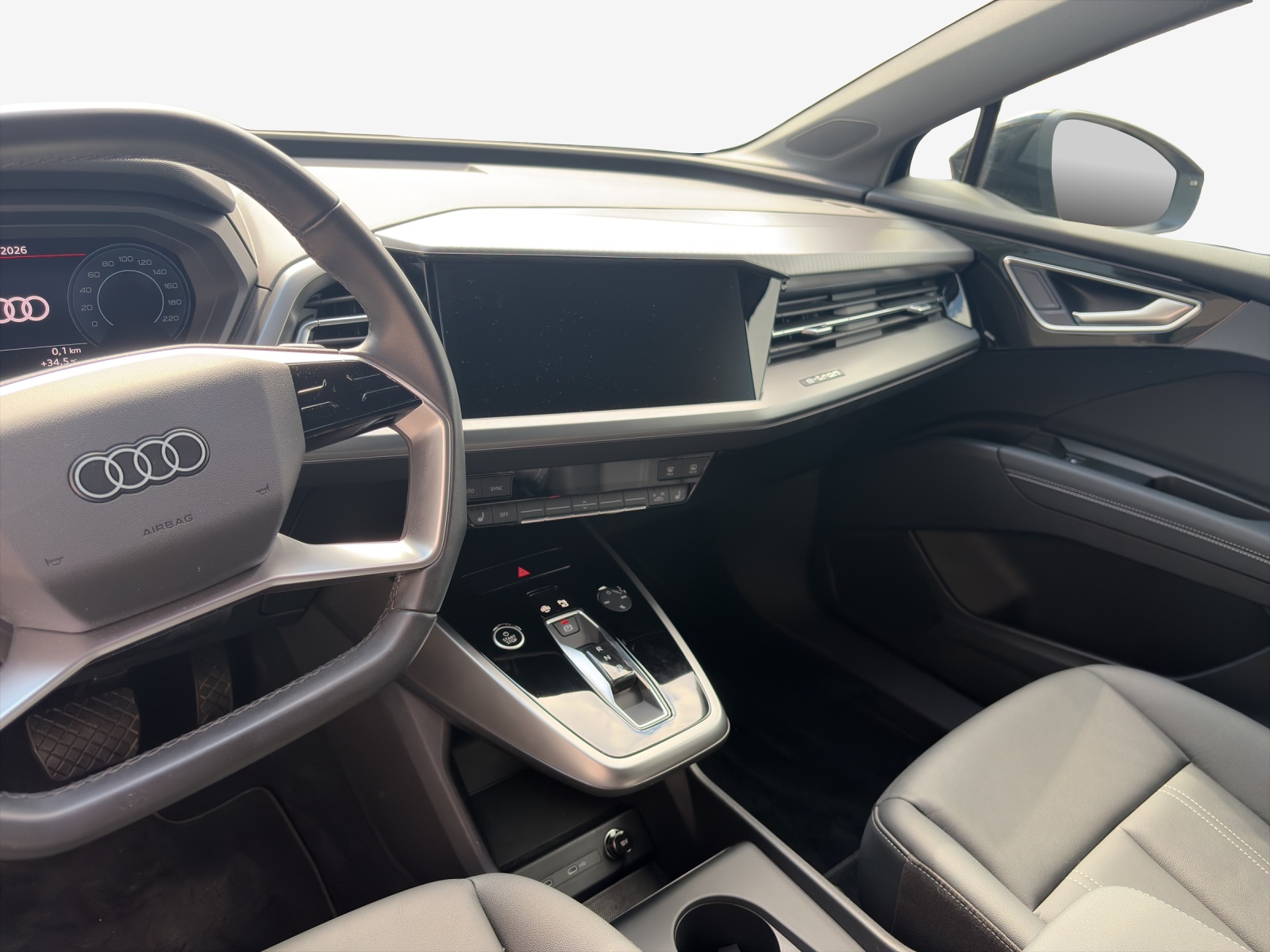 AUDI Q4 e-tron 45 quattro-image-10