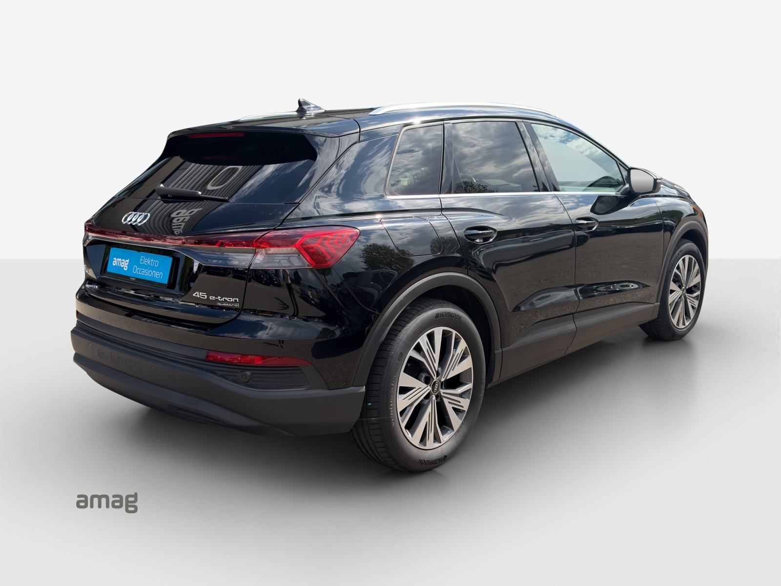 AUDI Q4 e-tron 45 quattro-image-4