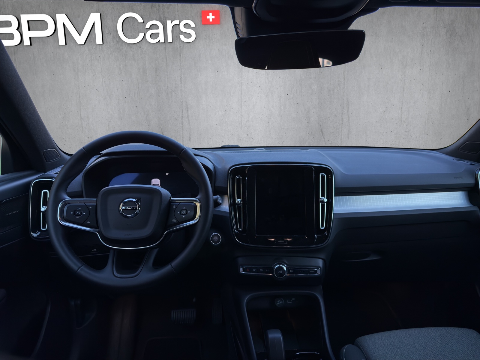VOLVO XC40 2.0 B3 MH Plus Dark-image-9