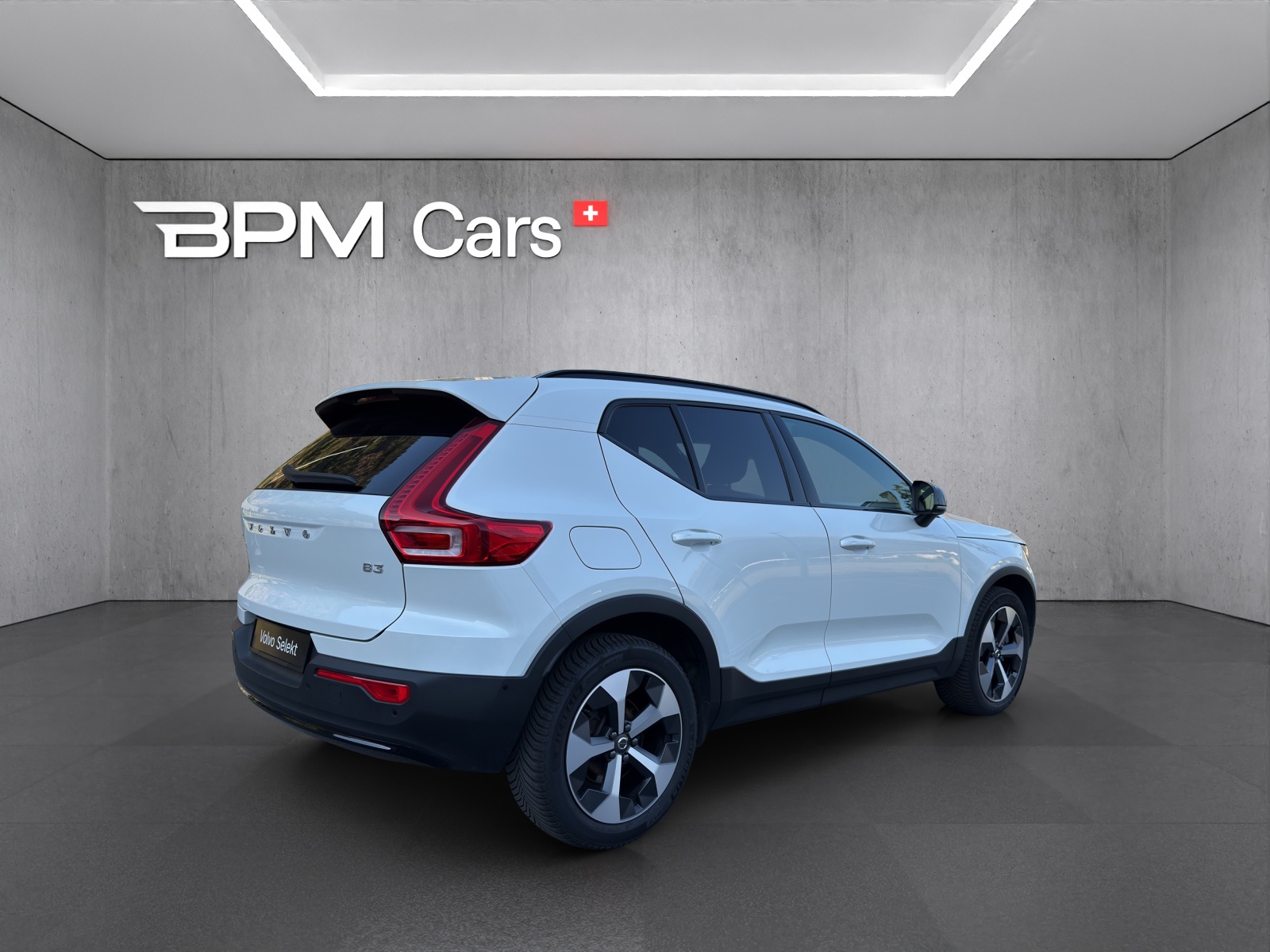 VOLVO XC40 2.0 B3 MH Plus Dark-image-7