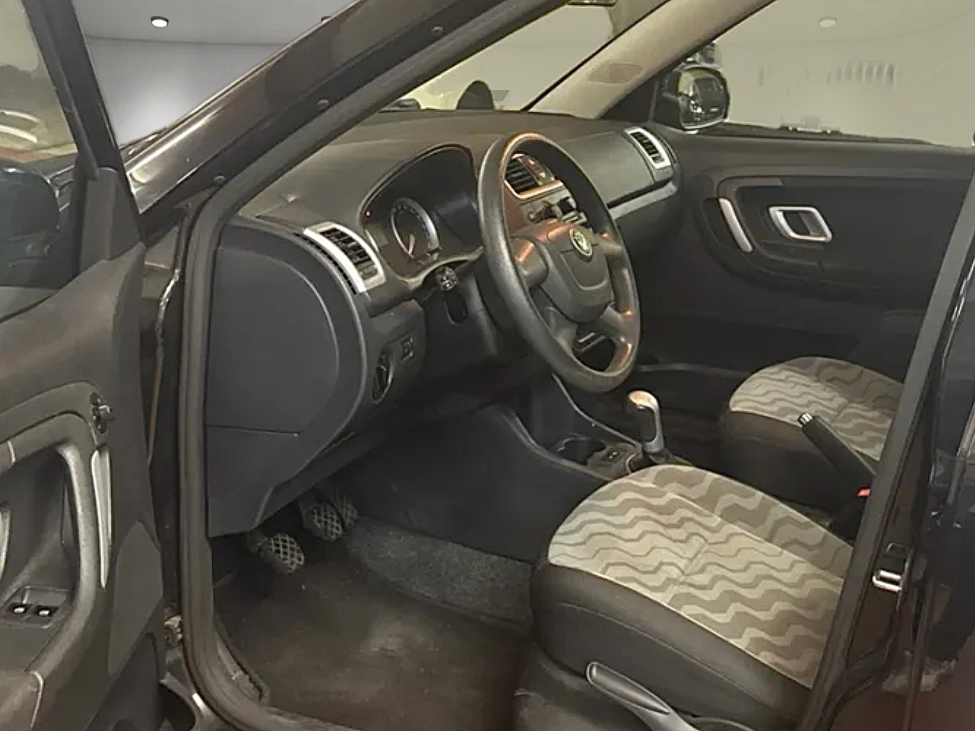 SKODA Fabia 1.2 Entry-image-9