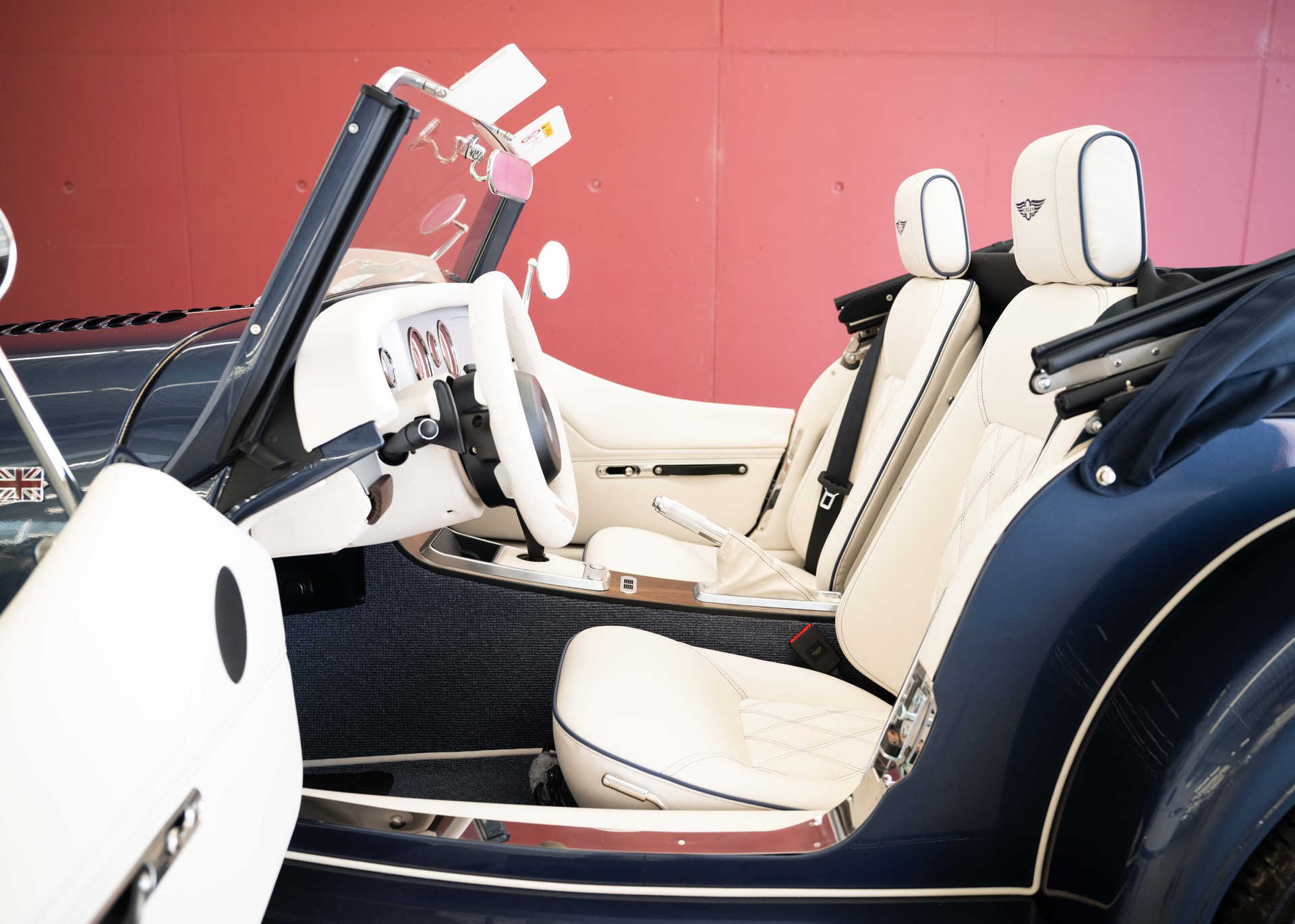 MORGAN Plus Four 2.0 Bespoke (MY 26, Swiss new car, 1 of 1 configuration, Prussian Blue Porsche metallic, 30-month warranty)-image-21
