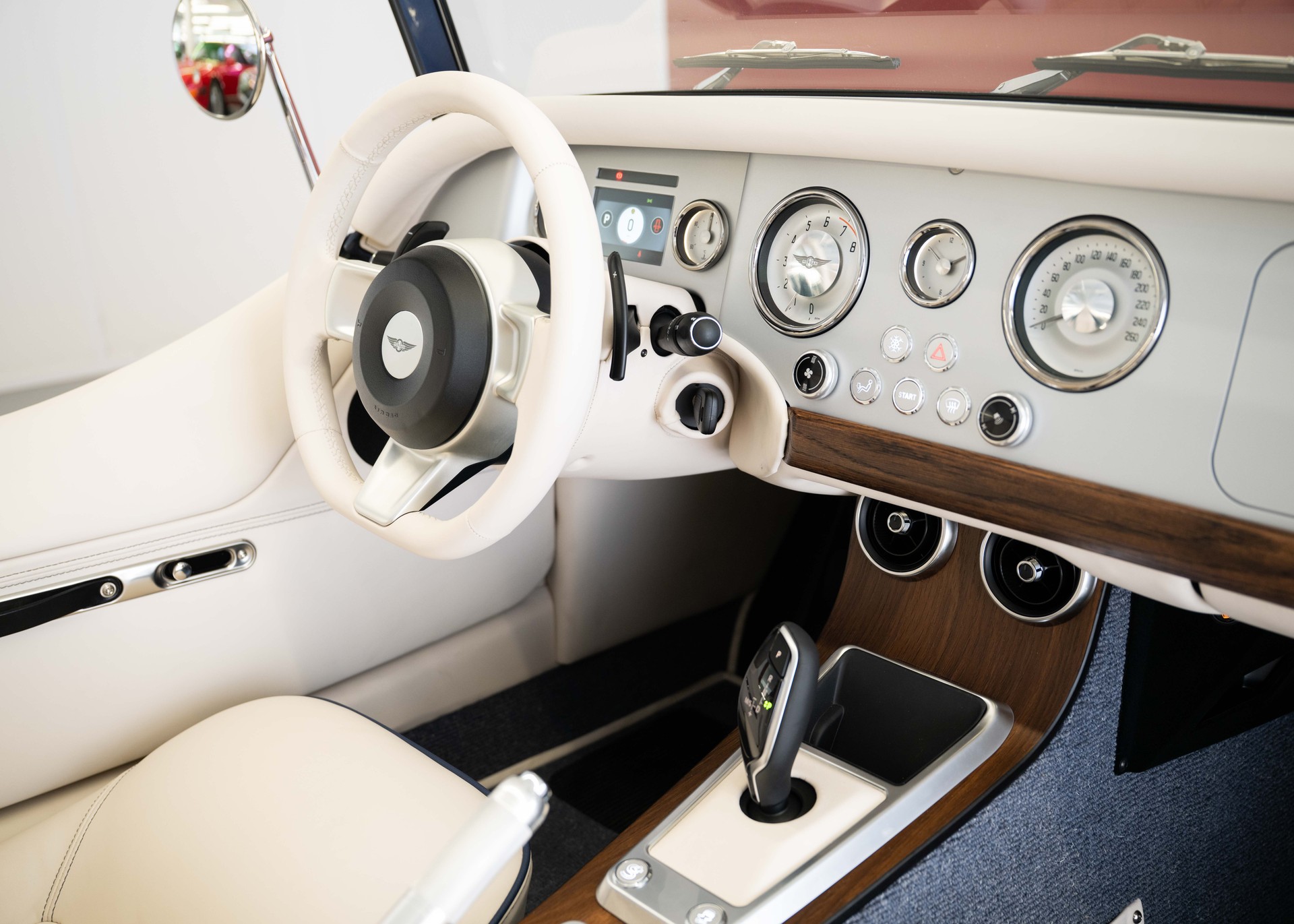 MORGAN Plus Four 2.0 Bespoke (MY 26, Swiss new car, 1 of 1 configuration, Prussian Blue Porsche metallic, 30-month warranty)-image-19