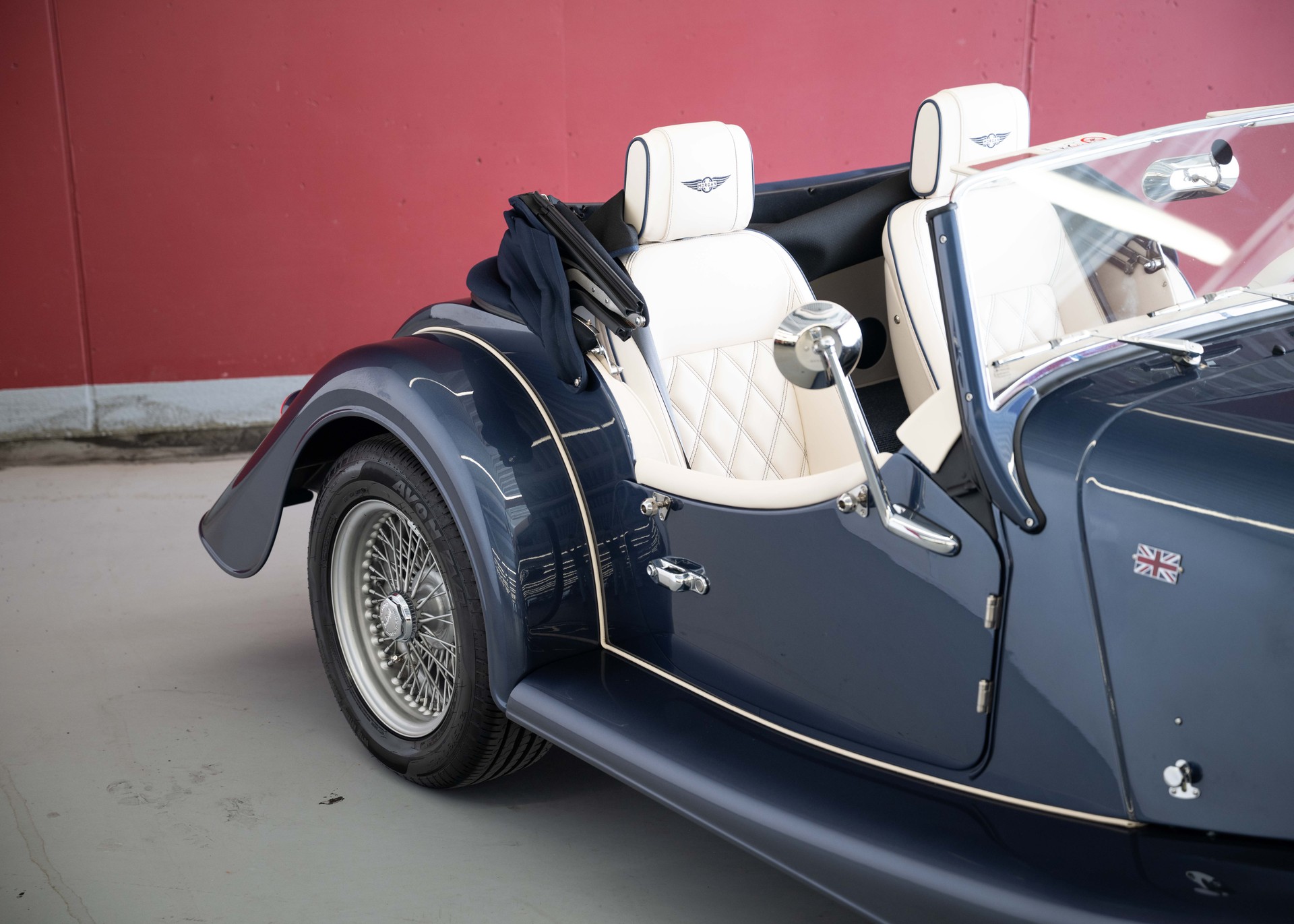 MORGAN Plus Four 2.0 Bespoke (MY 26, Swiss new car, 1 of 1 configuration, Prussian Blue Porsche metallic, 30-month warranty)-image-13