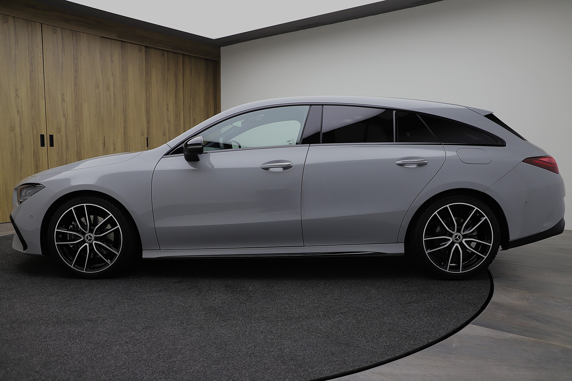 MERCEDES-BENZ CLA 200d Shooting Brake 7G-DCT AMG Line Night Edition und Advanced Plus-image-2