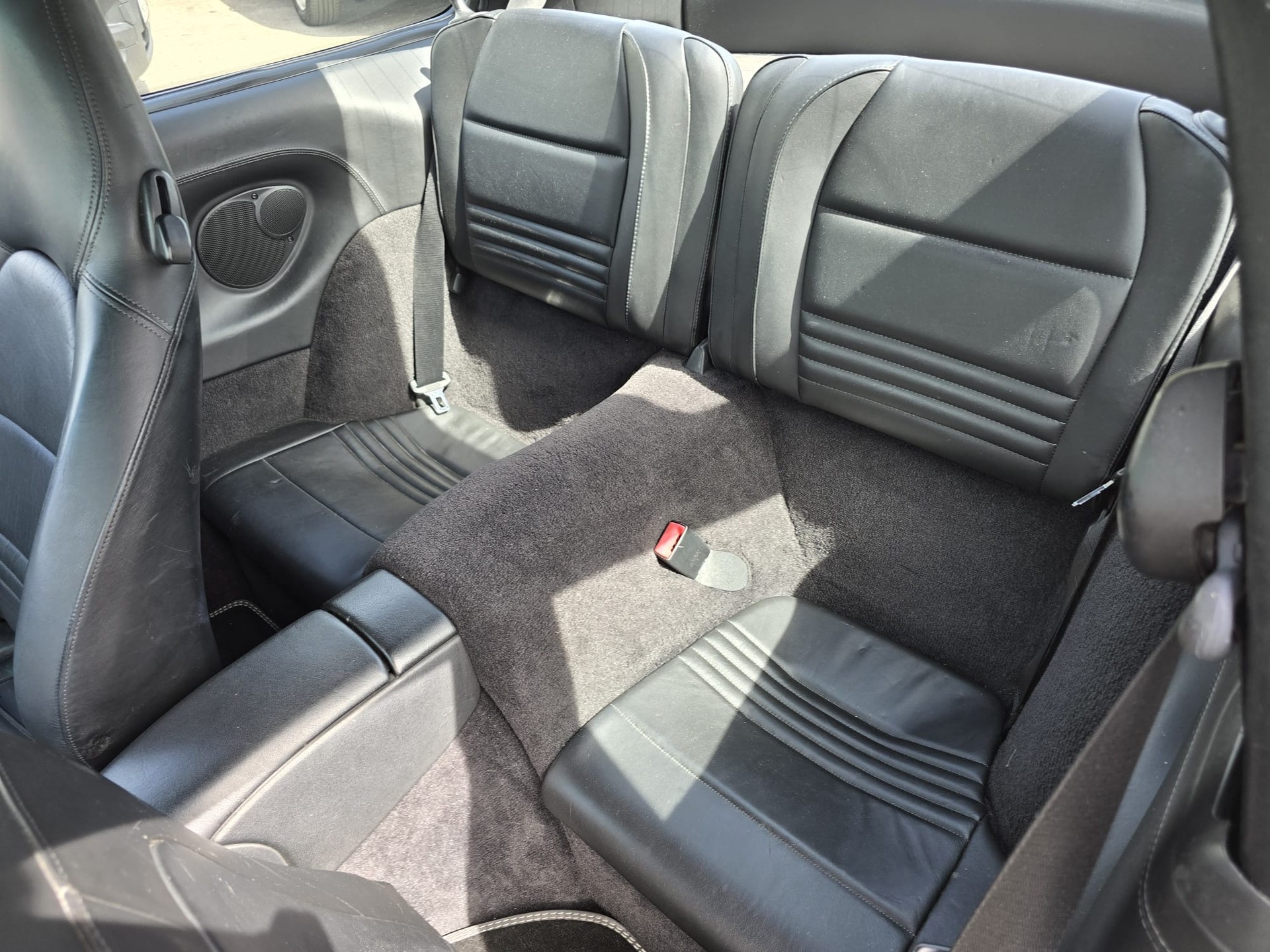 PORSCHE 911 Carrera 4-image-14
