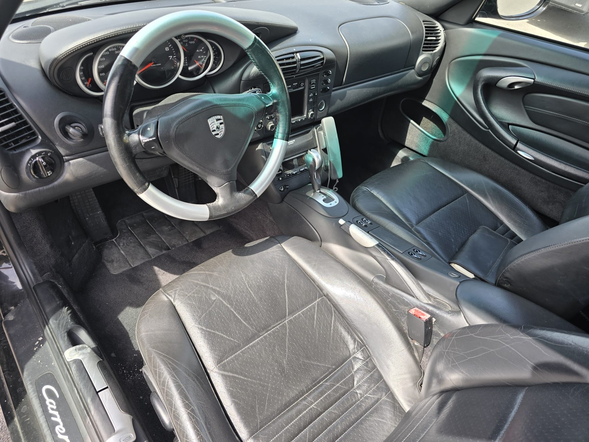 PORSCHE 911 Carrera 4-image-7