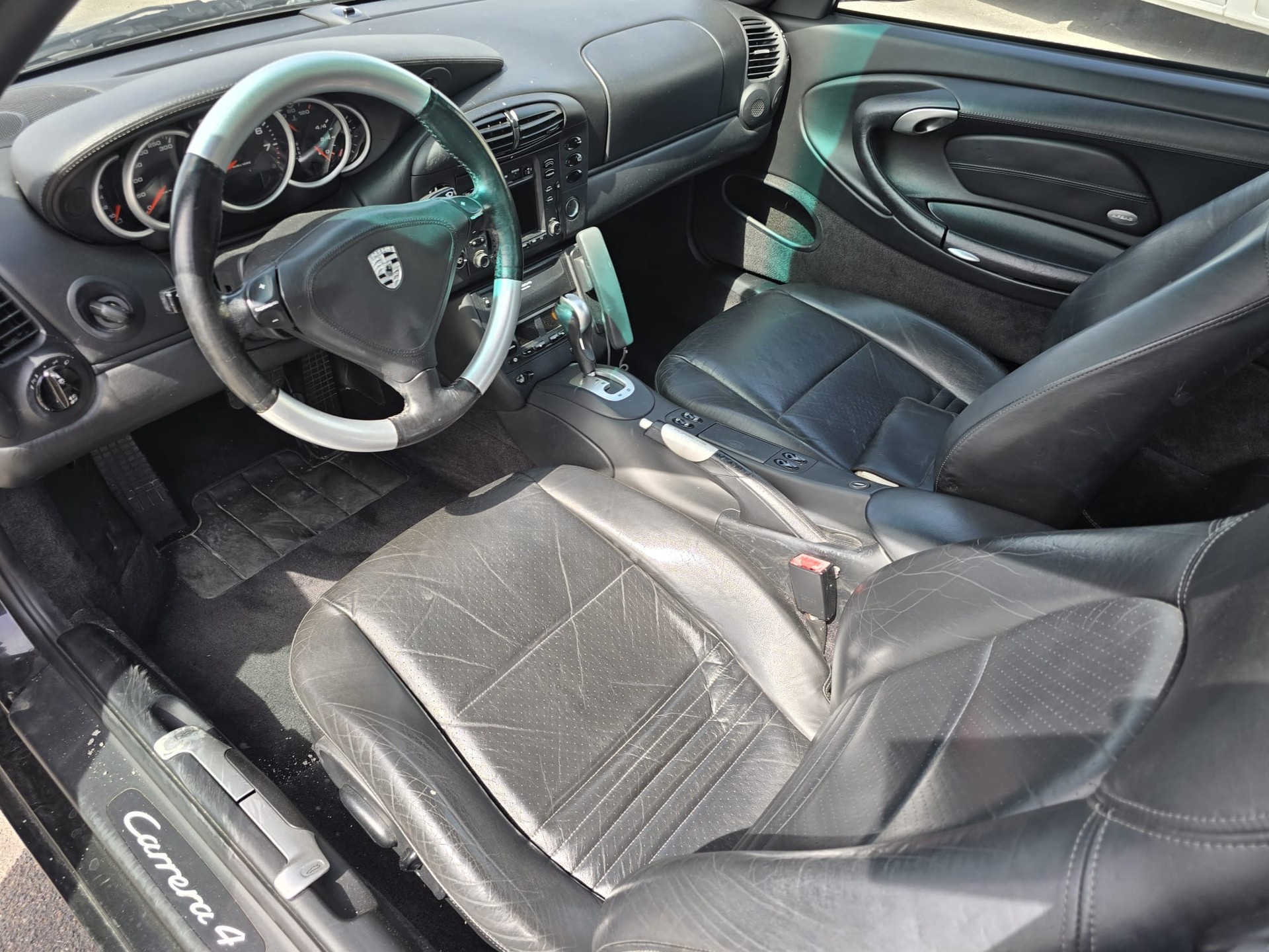 PORSCHE 911 Carrera 4-image-10
