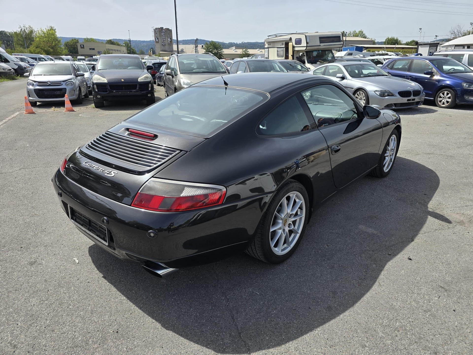 PORSCHE 911 Carrera 4-image-3