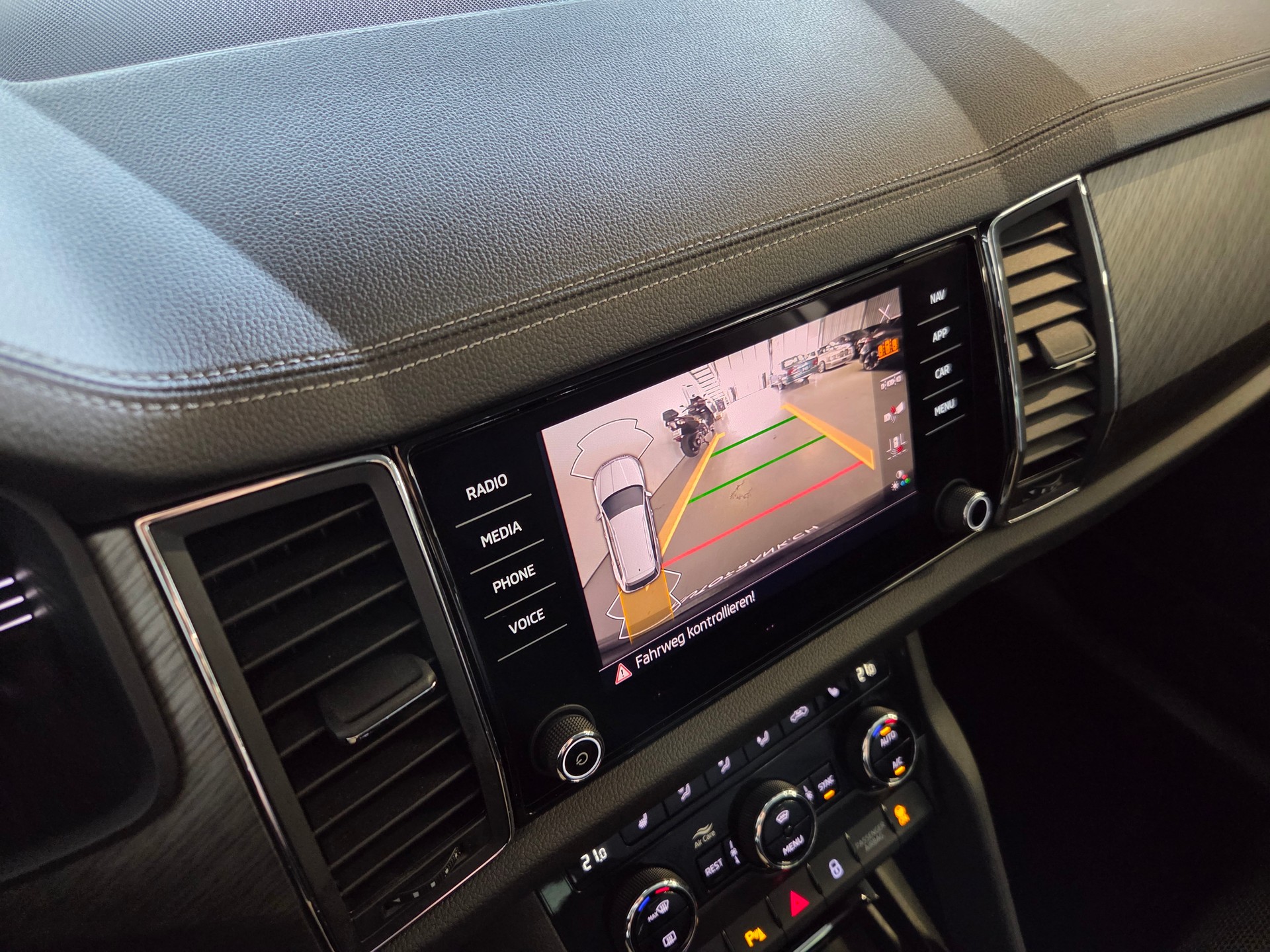 SKODA Kodiaq 2.0 TSI Style DSG-image-10