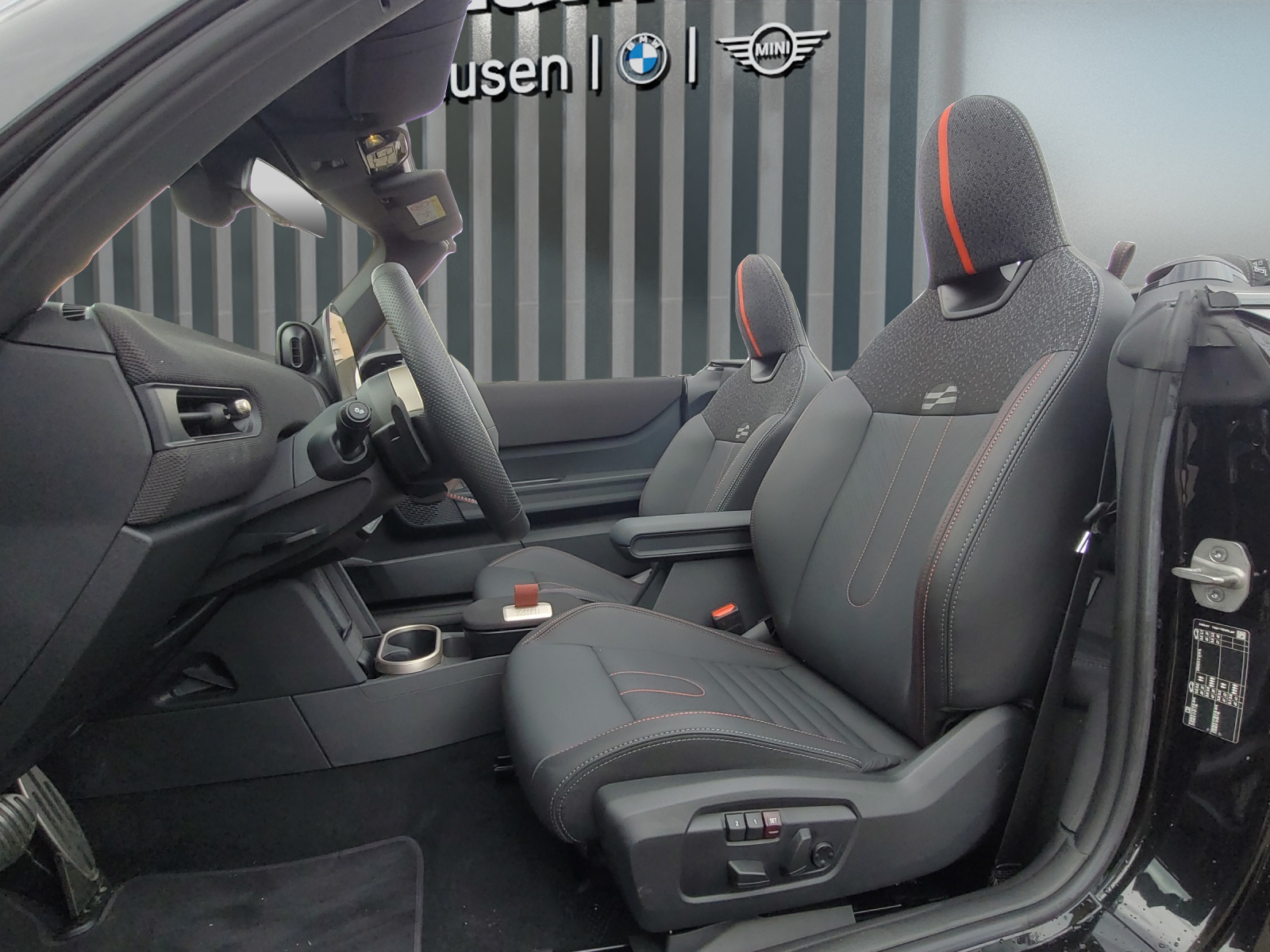 MINI Cabrio F67 2.0i John Cooper Works Paket XL-image-16