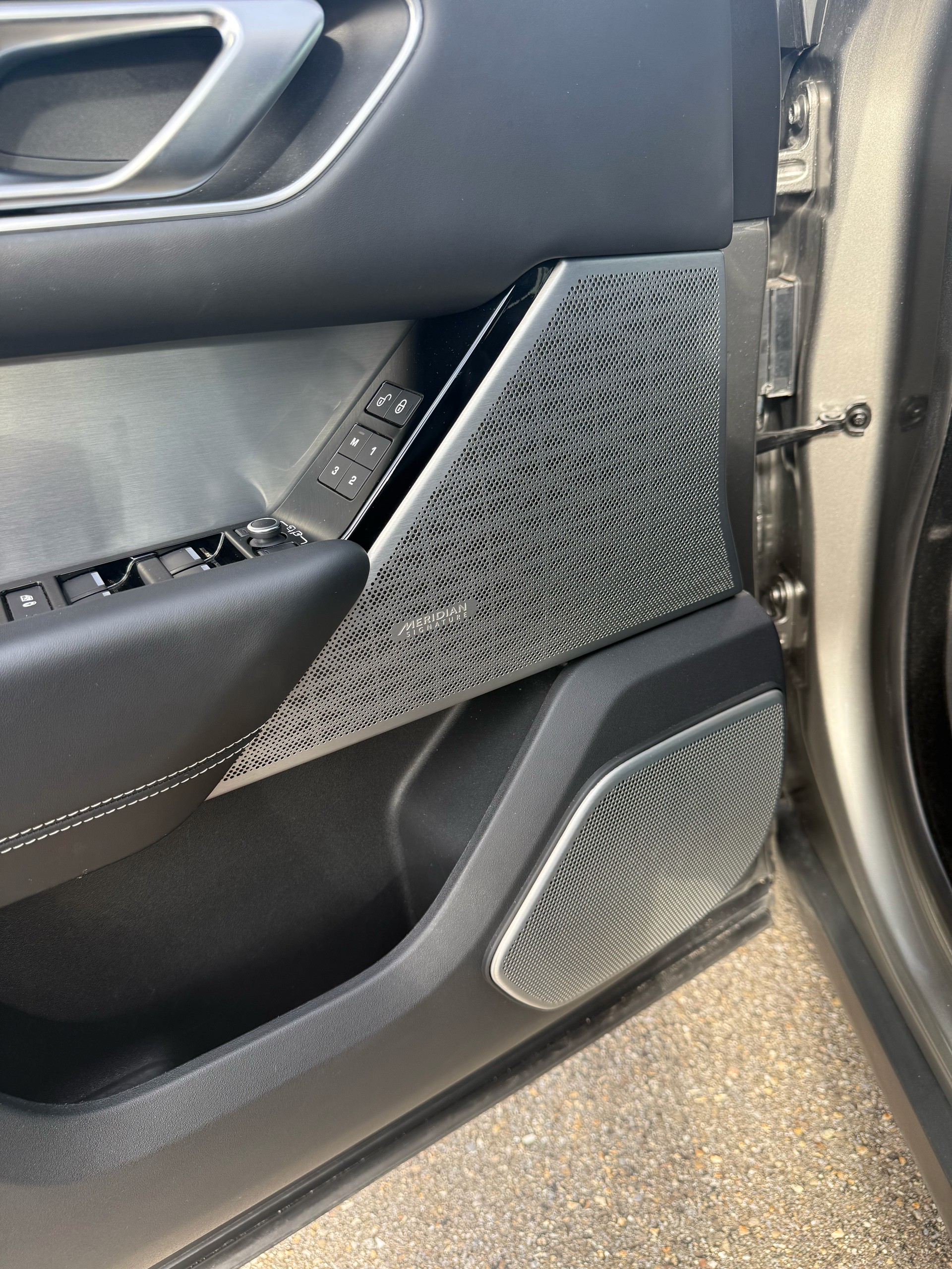LAND ROVER 3.0 D 300 R-Dynamic-image-10