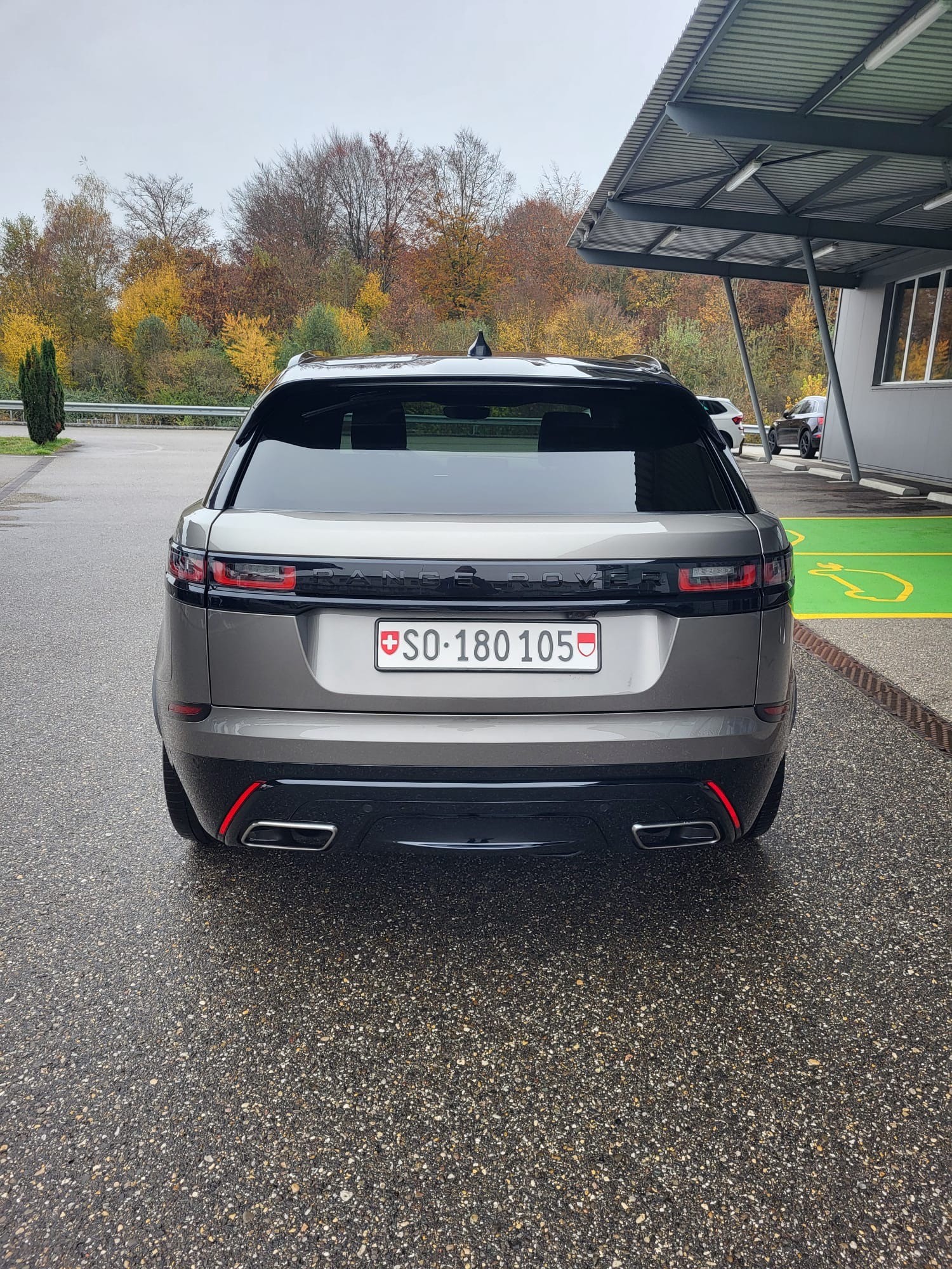 LAND ROVER 3.0 D 300 R-Dynamic-image-4
