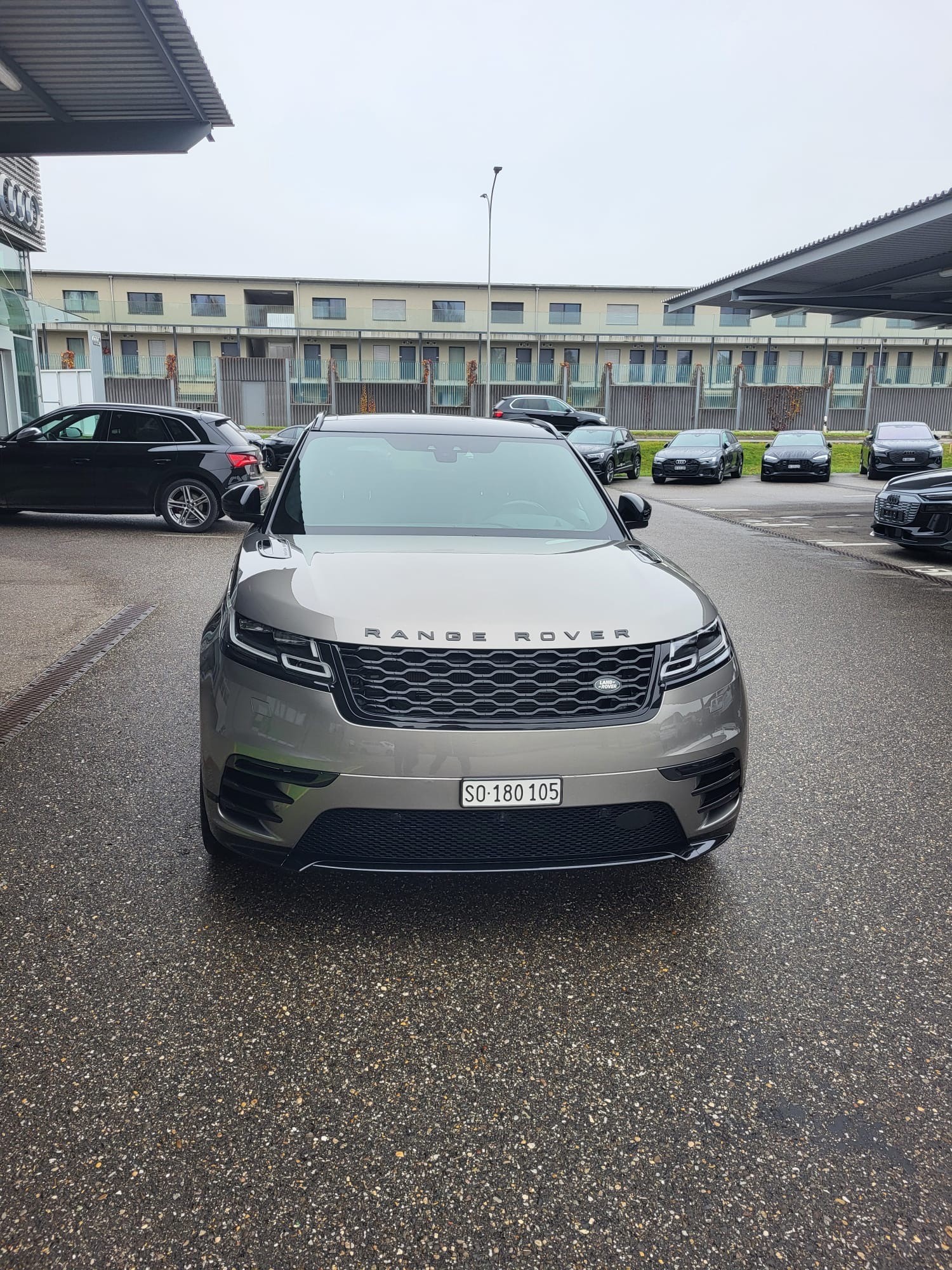 LAND ROVER 3.0 D 300 R-Dynamic-image-5