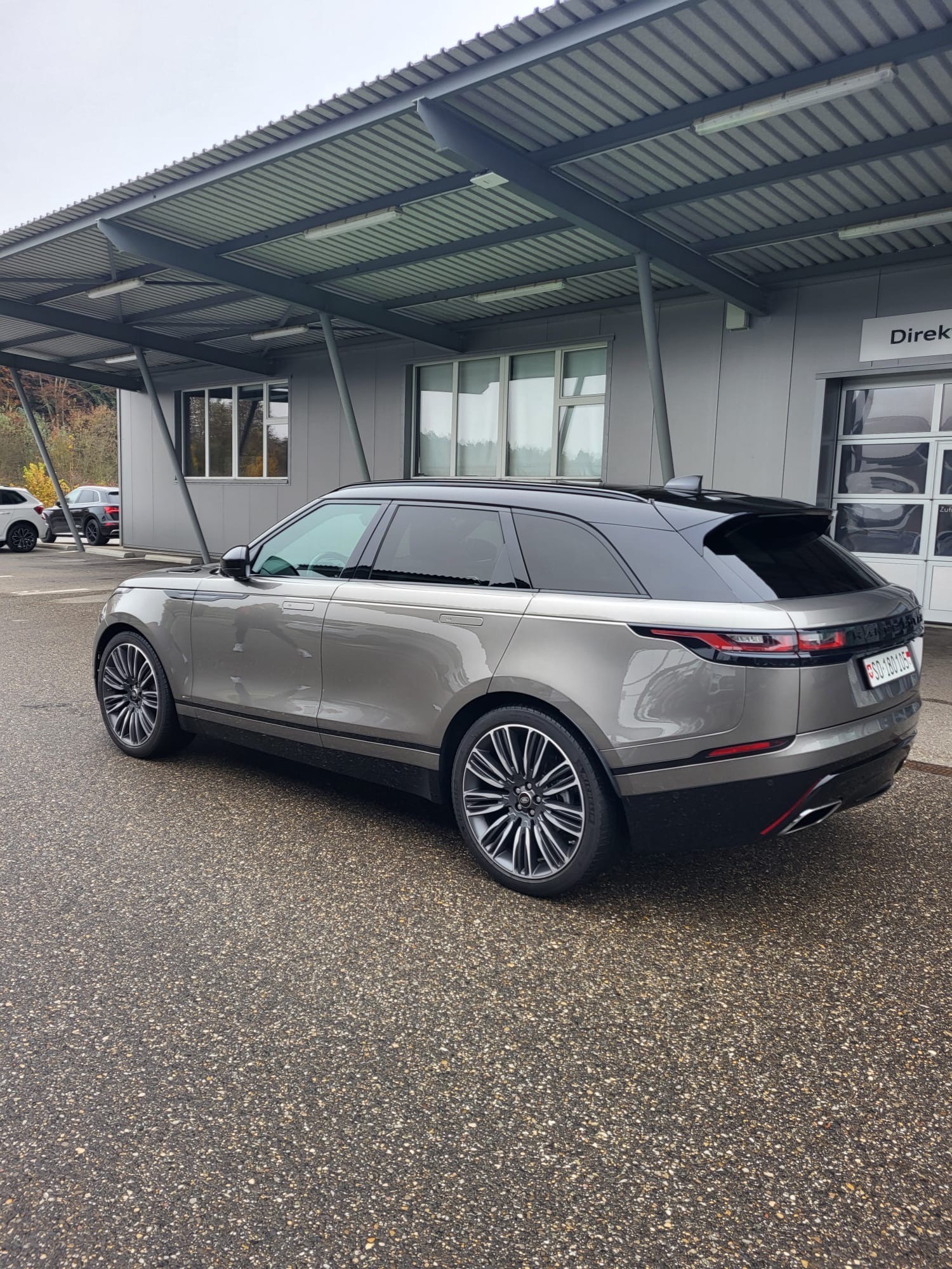 LAND ROVER 3.0 D 300 R-Dynamic-image-3