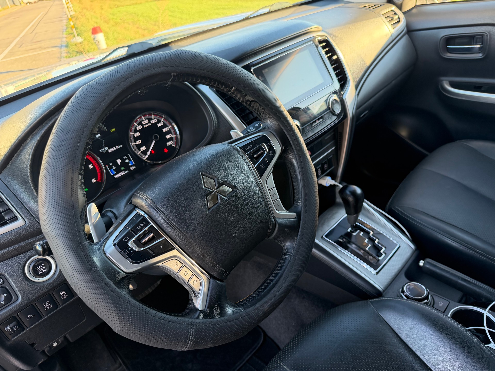MITSUBISHI L 200 2.2 Diamond Double Cab Automat-360°-Kamera-image-20