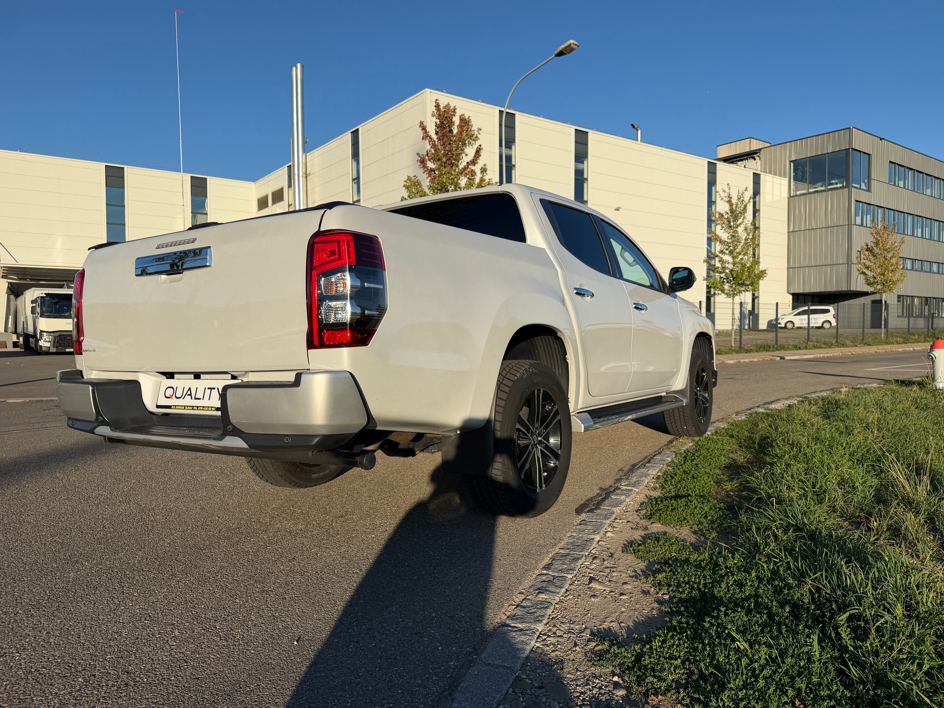 MITSUBISHI L 200 2.2 Diamond Double Cab Automat-360°-Kamera-image-14
