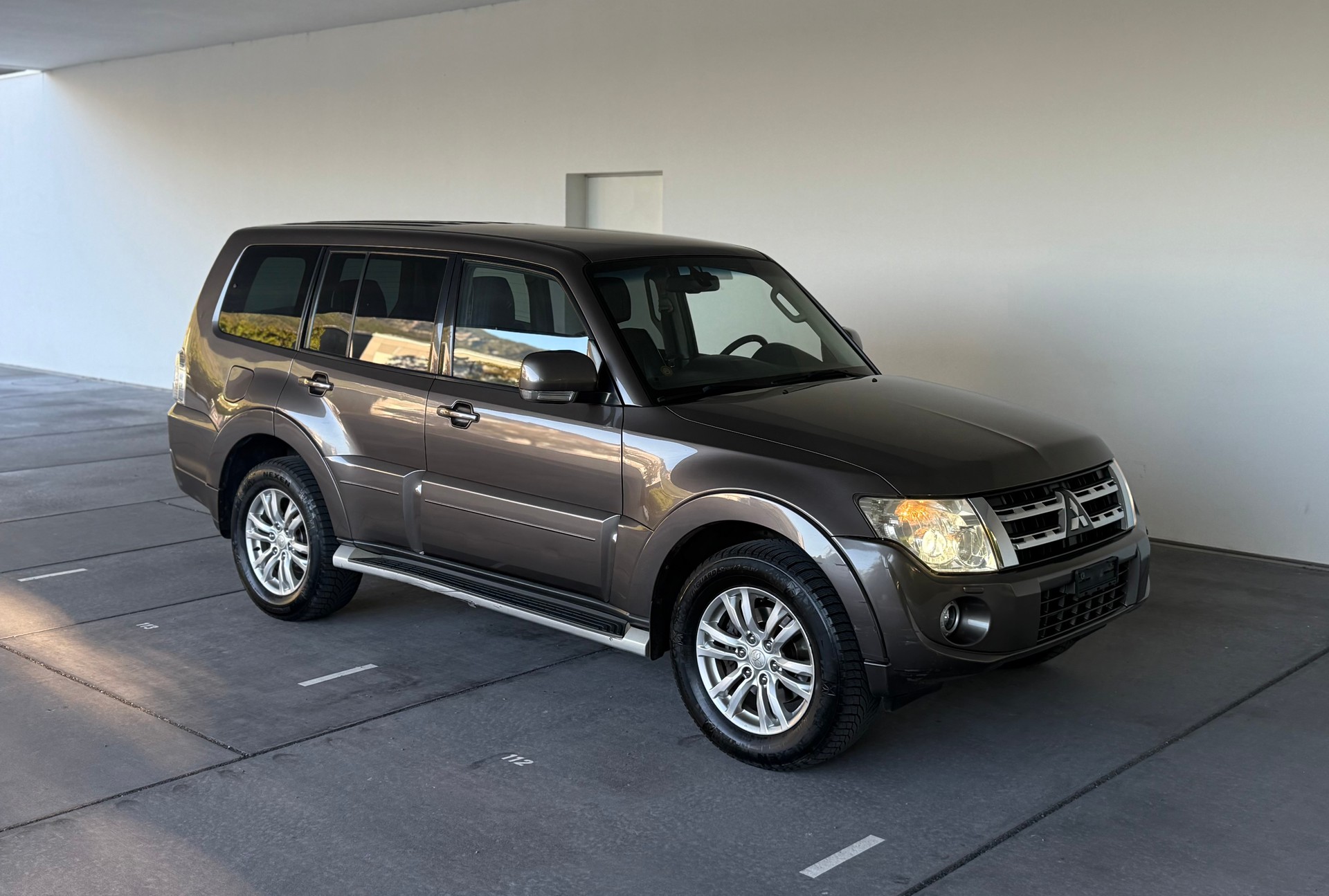 MITSUBISHI Pajero 3.2 DI-D Professional Plus Automatic-image-3