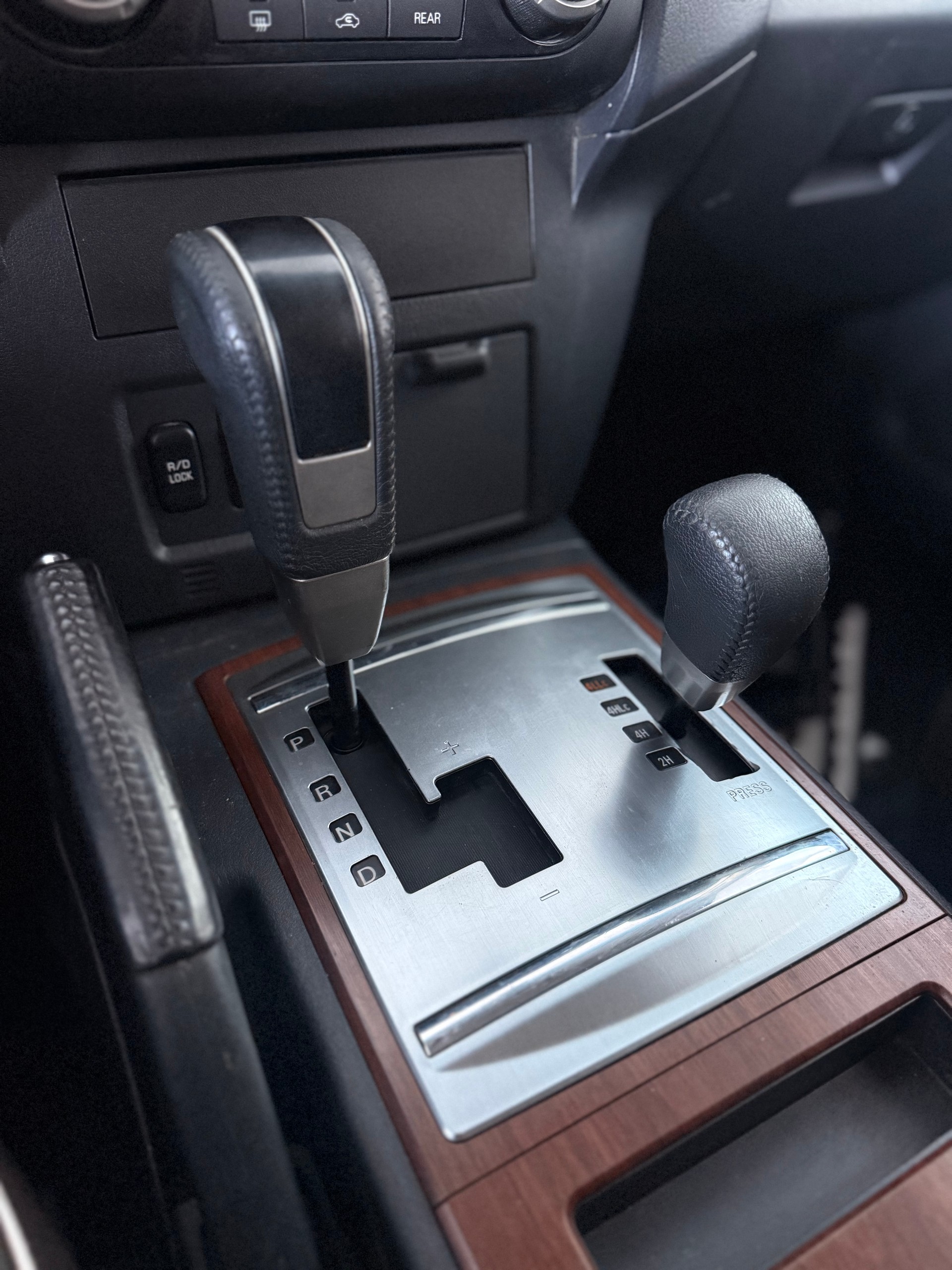 MITSUBISHI Pajero 3.2 DI-D Professional Plus Automatic-image-12