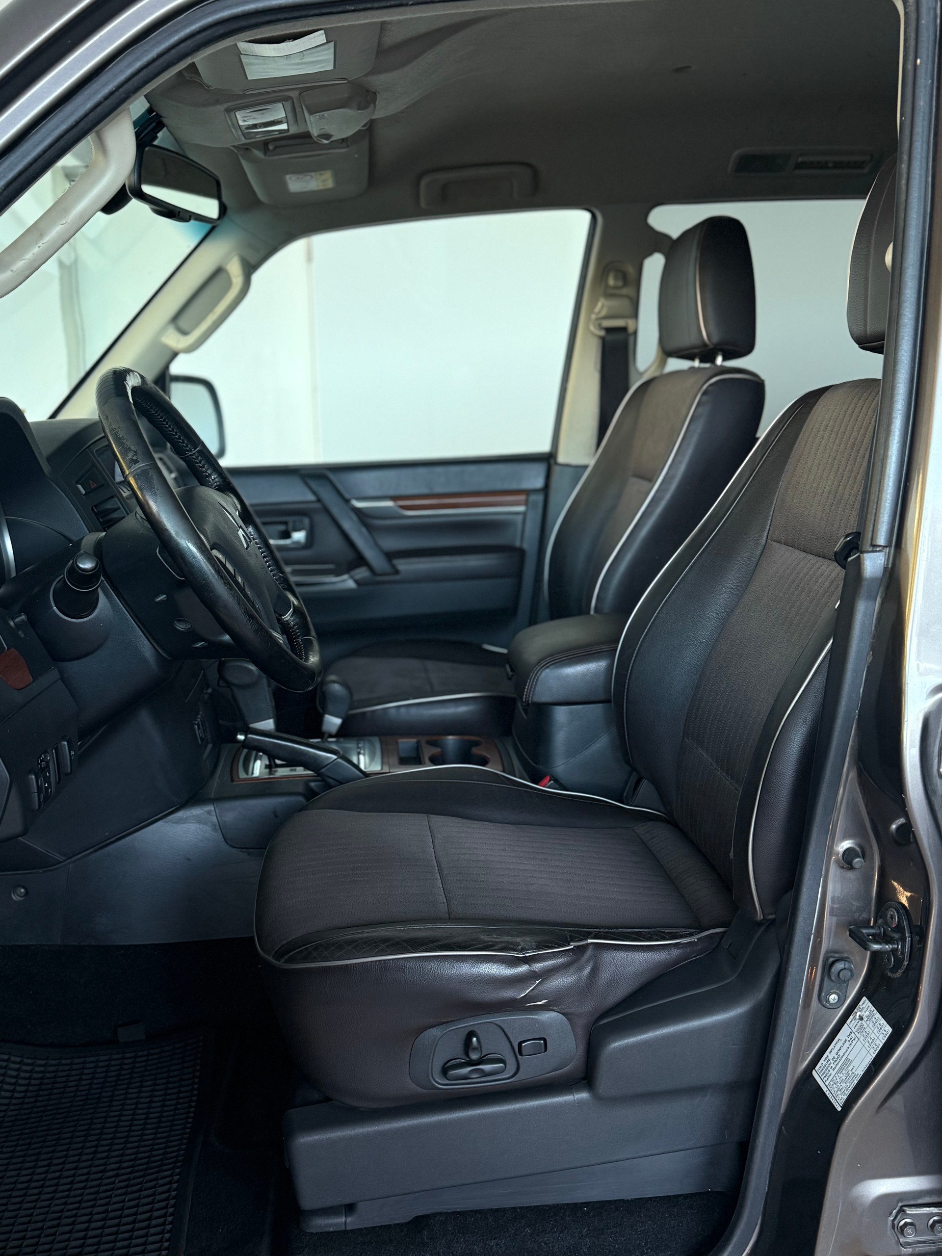 MITSUBISHI Pajero 3.2 DI-D Professional Plus Automatic-image-10