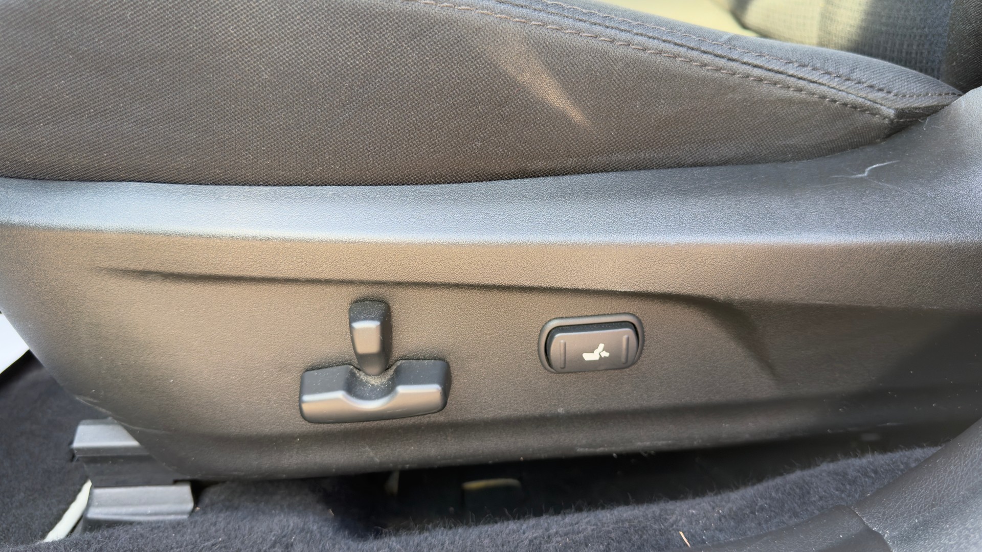 SUBARU Legacy 2.0i Swiss AWD Lineartronic-image-15