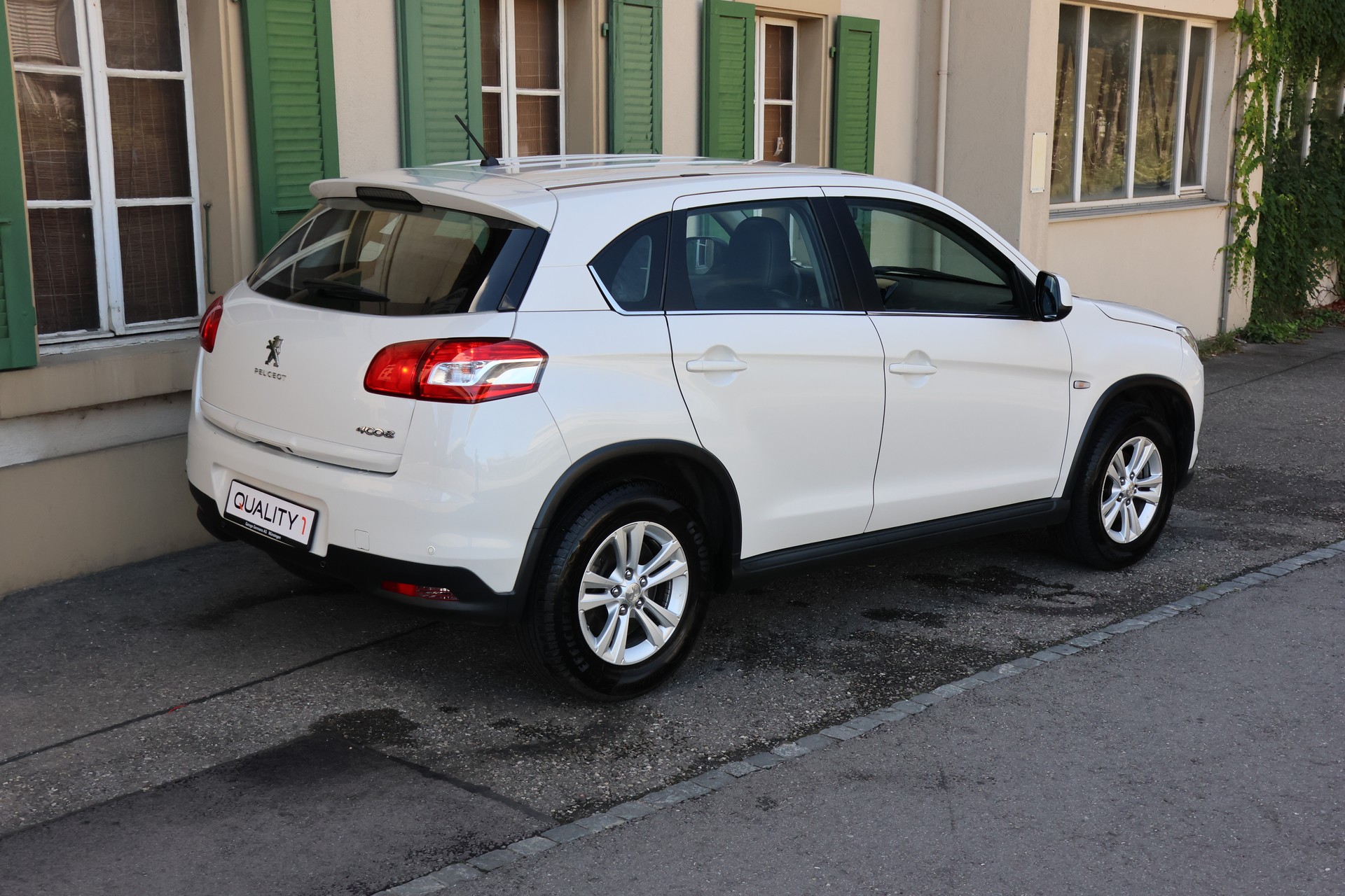 PEUGEOT 4008 1.6 HDi Allure 4WD-image-5