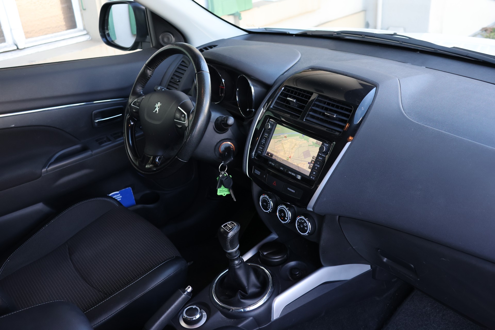 PEUGEOT 4008 1.6 HDi Allure 4WD-image-10