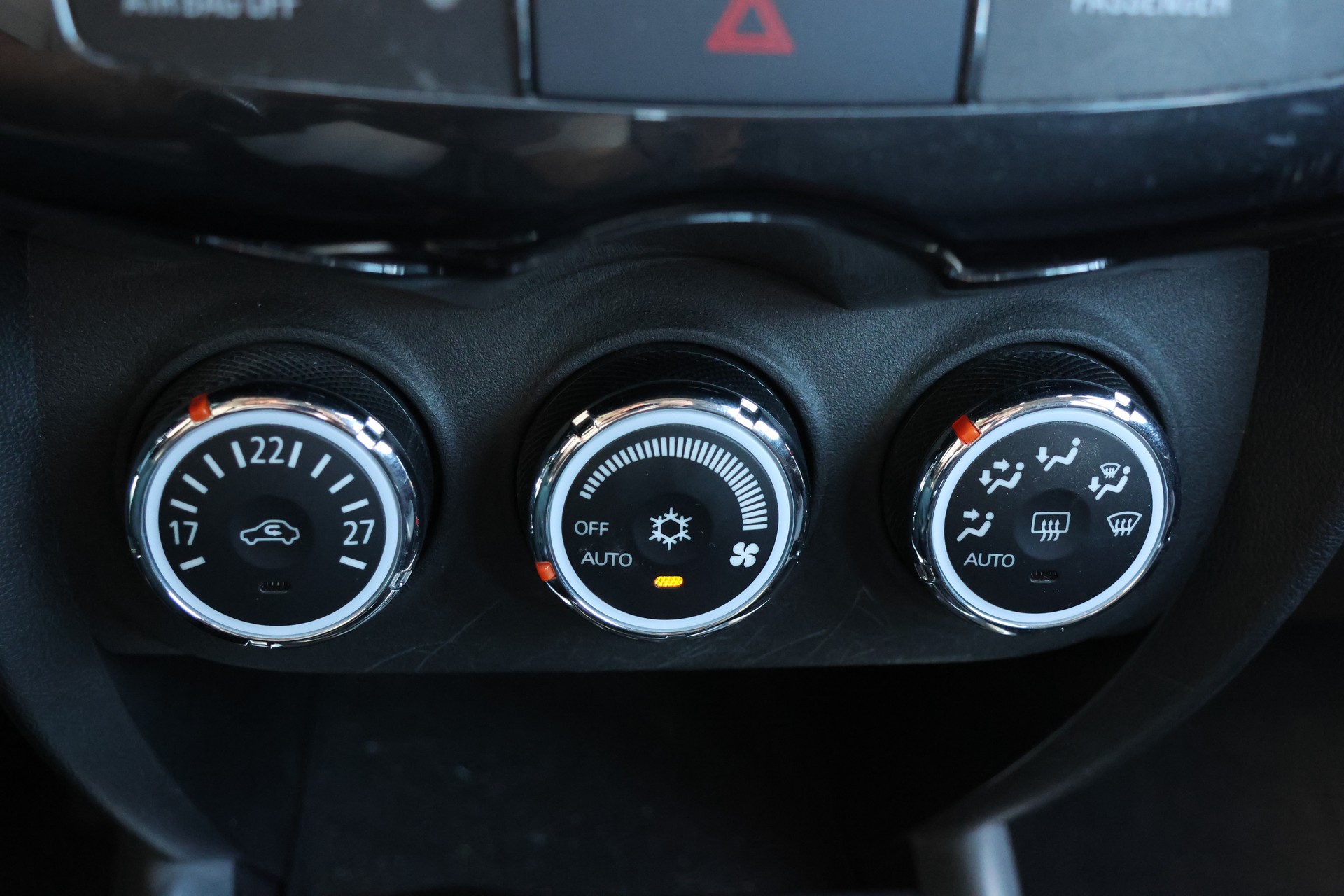 PEUGEOT 4008 1.6 HDi Allure 4WD-image-19
