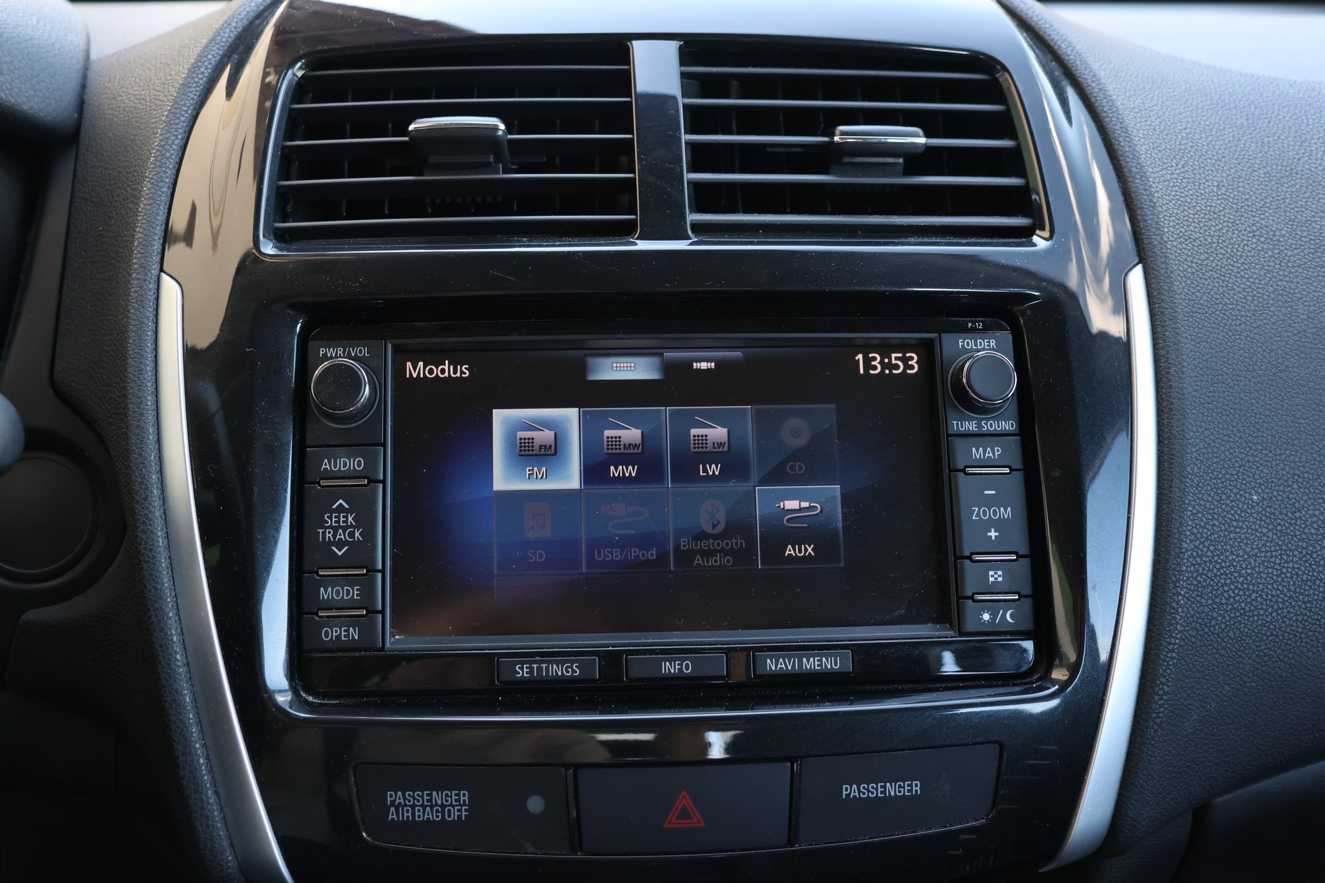PEUGEOT 4008 1.6 HDi Allure 4WD-image-17