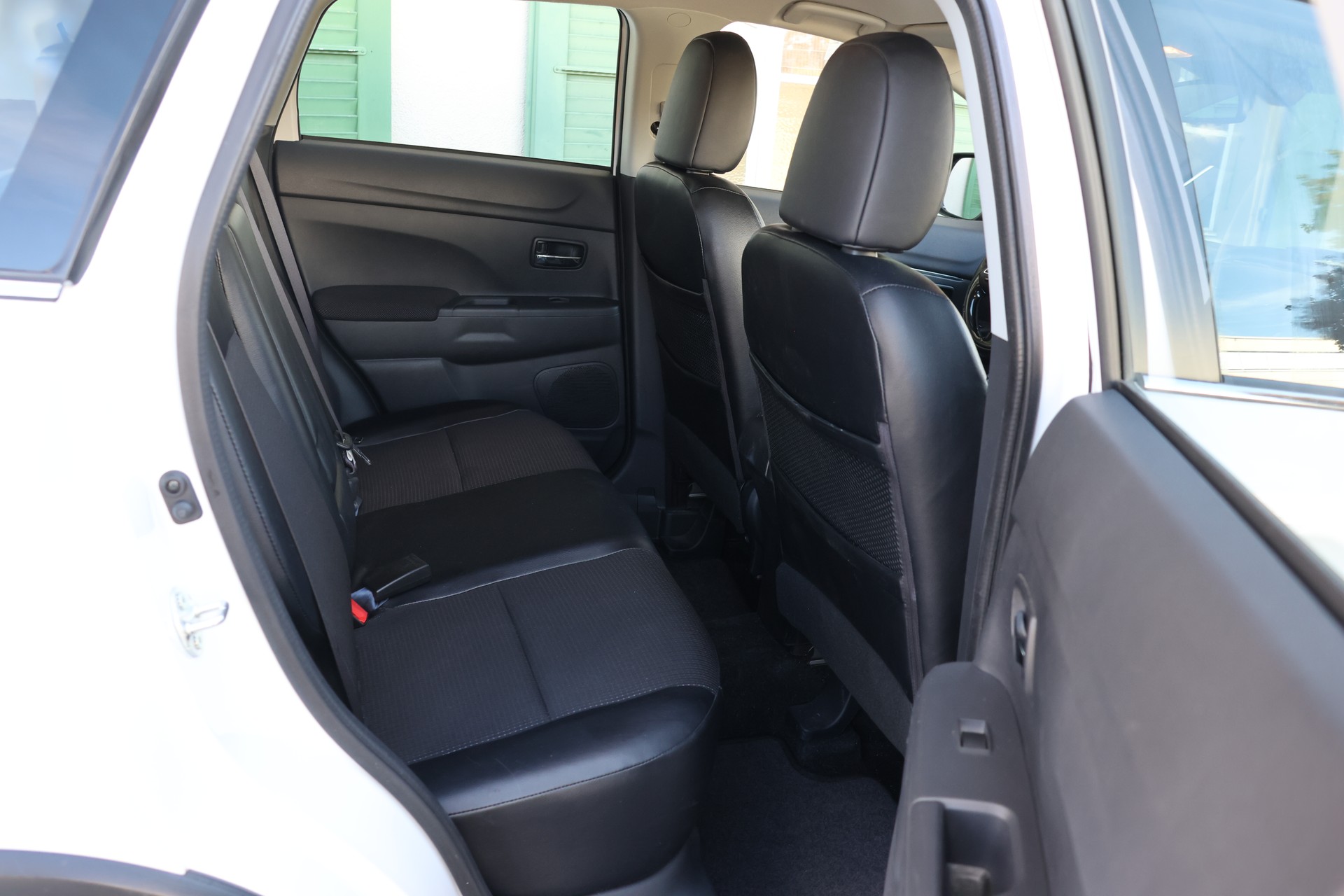 PEUGEOT 4008 1.6 HDi Allure 4WD-image-12