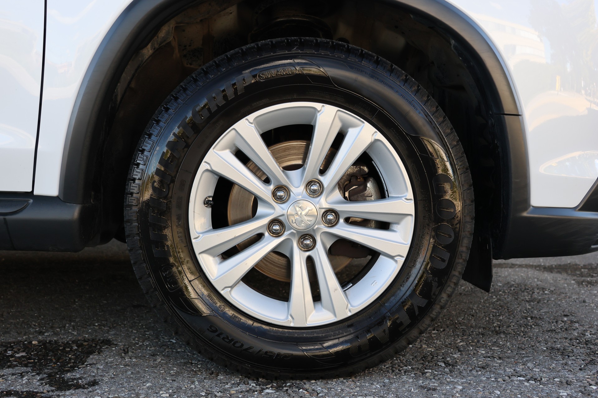 PEUGEOT 4008 1.6 HDi Allure 4WD-image-4