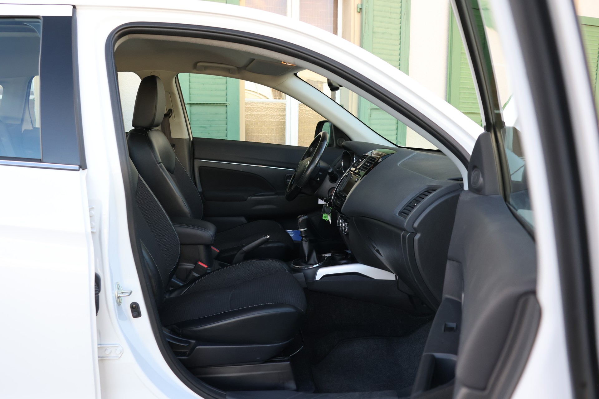 PEUGEOT 4008 1.6 HDi Allure 4WD-image-9