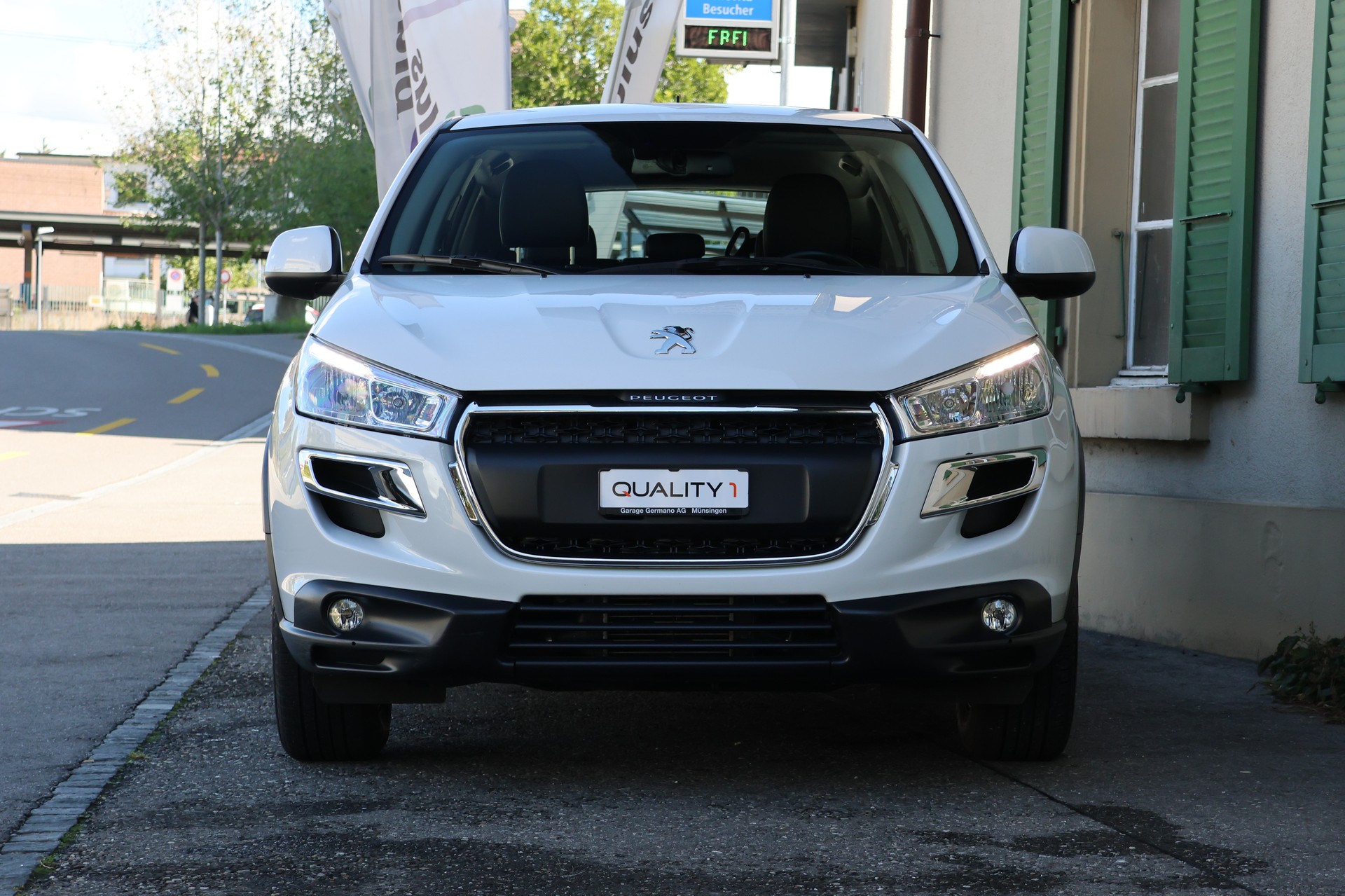 PEUGEOT 4008 1.6 HDi Allure 4WD-image-1