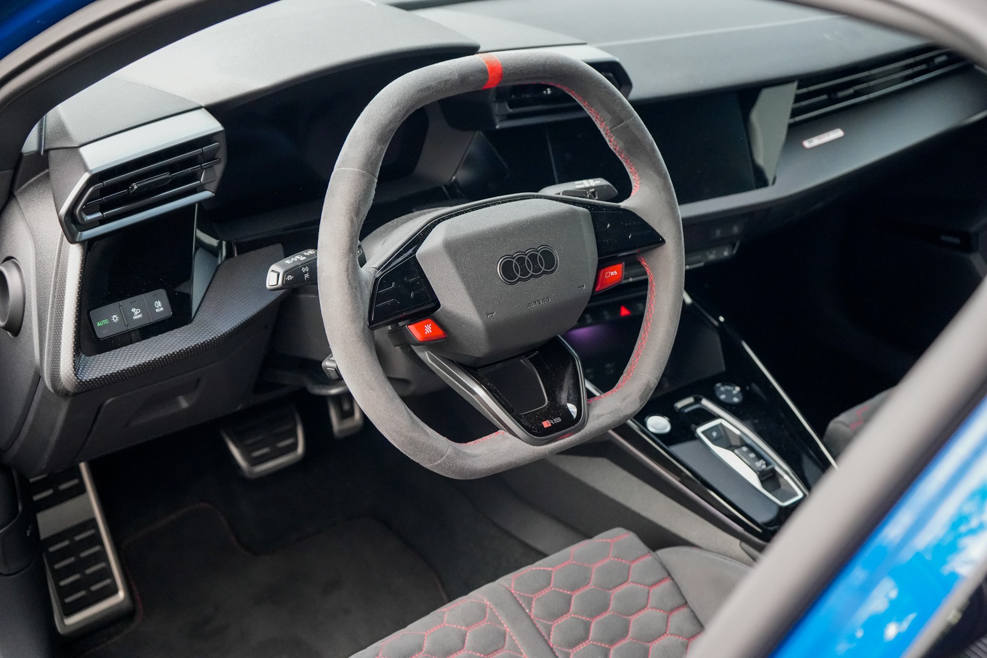 AUDI RS3 Sportback 2.5 TSI quattro S-tronic-image-13
