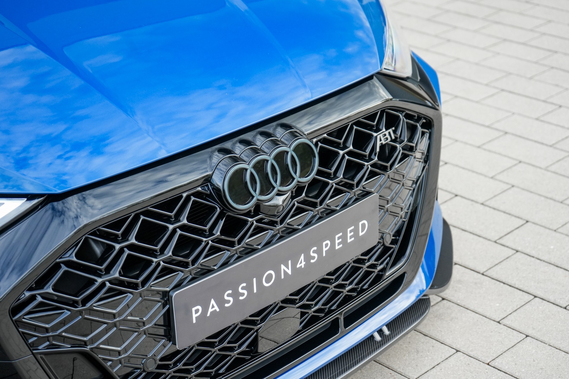 AUDI RS3 Sportback 2.5 TSI quattro S-tronic-image-6