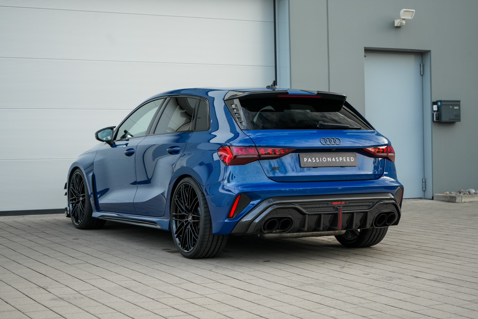 AUDI RS3 Sportback 2.5 TSI quattro S-tronic-image-5