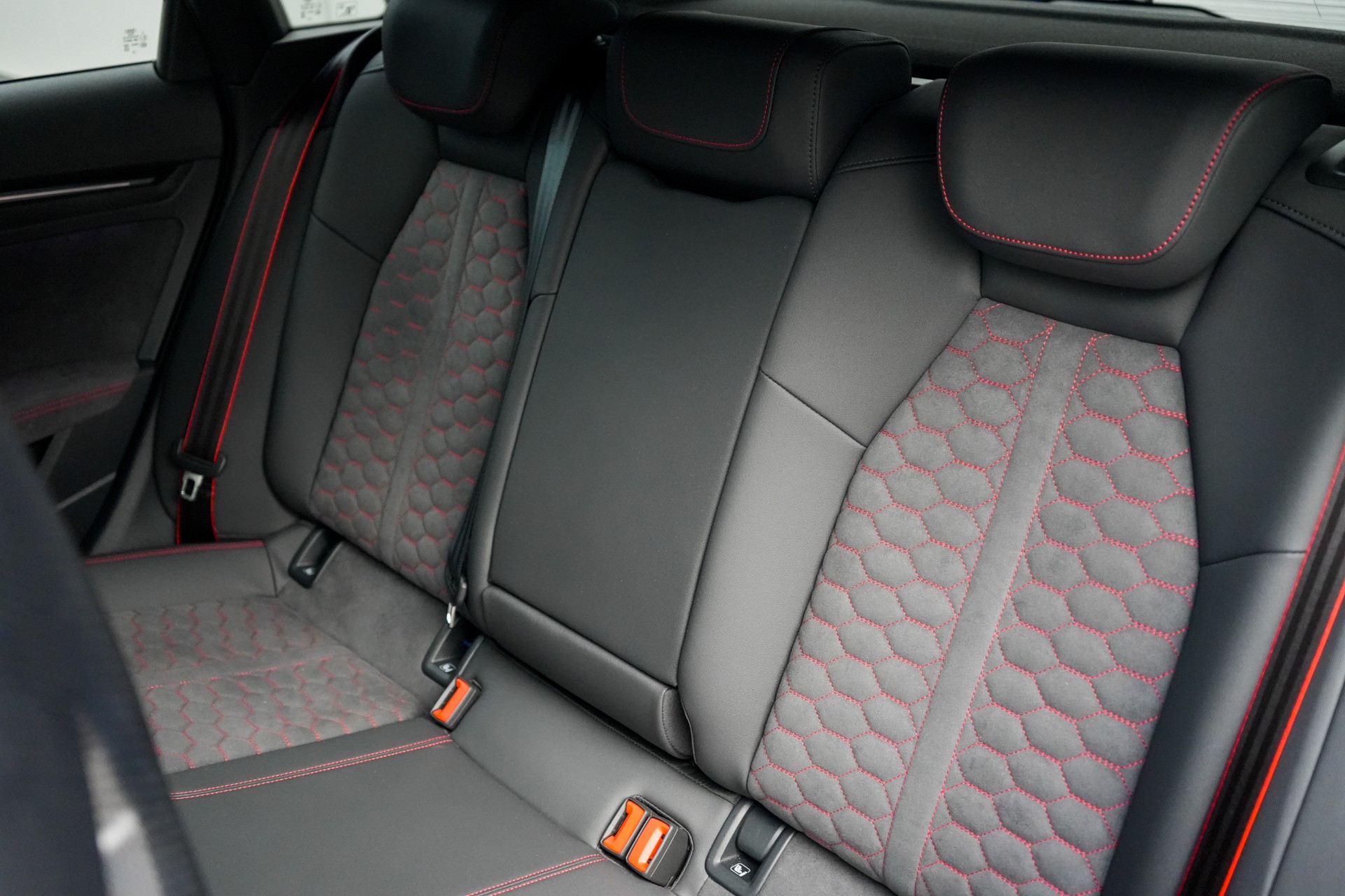 AUDI RS3 Sportback 2.5 TSI quattro S-tronic-image-18