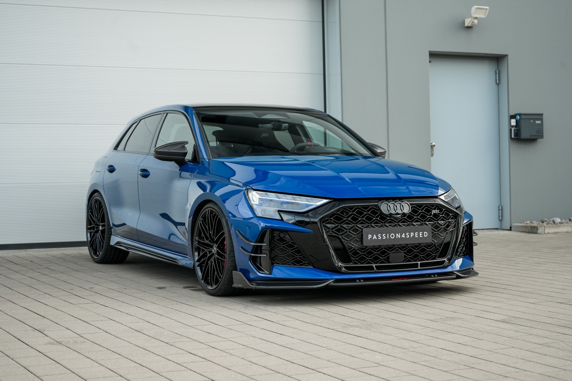 AUDI RS3 Sportback 2.5 TSI quattro S-tronic-image-2