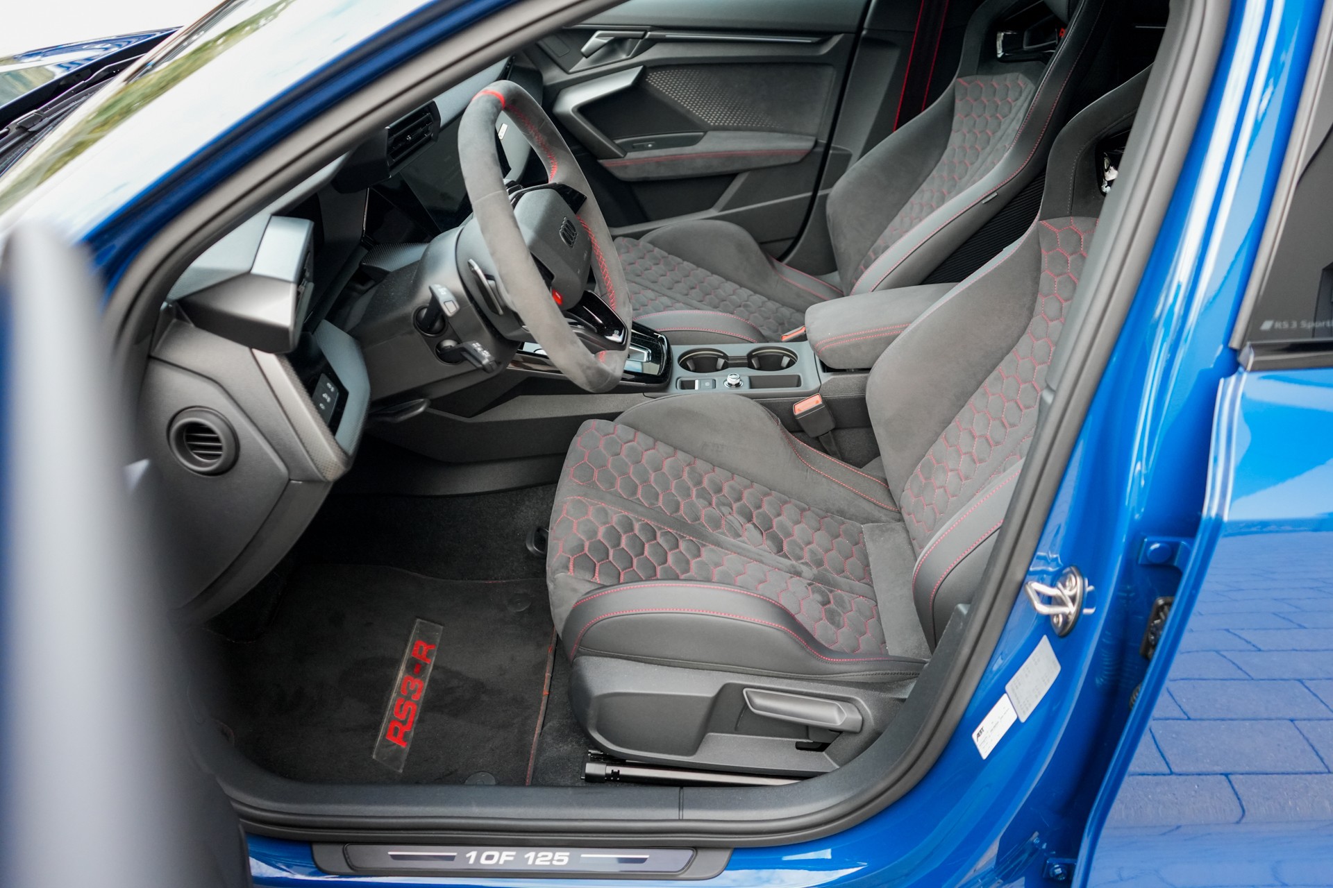 AUDI RS3 Sportback 2.5 TSI quattro S-tronic-image-12