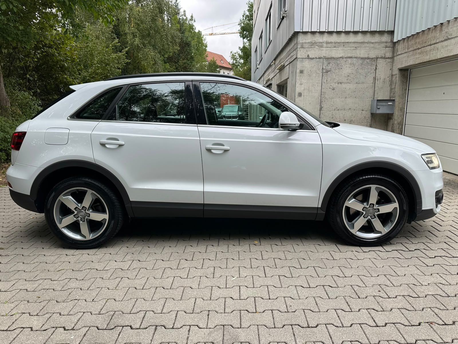 AUDI Q3 2.0 TDI quattro S-tronic-image-5