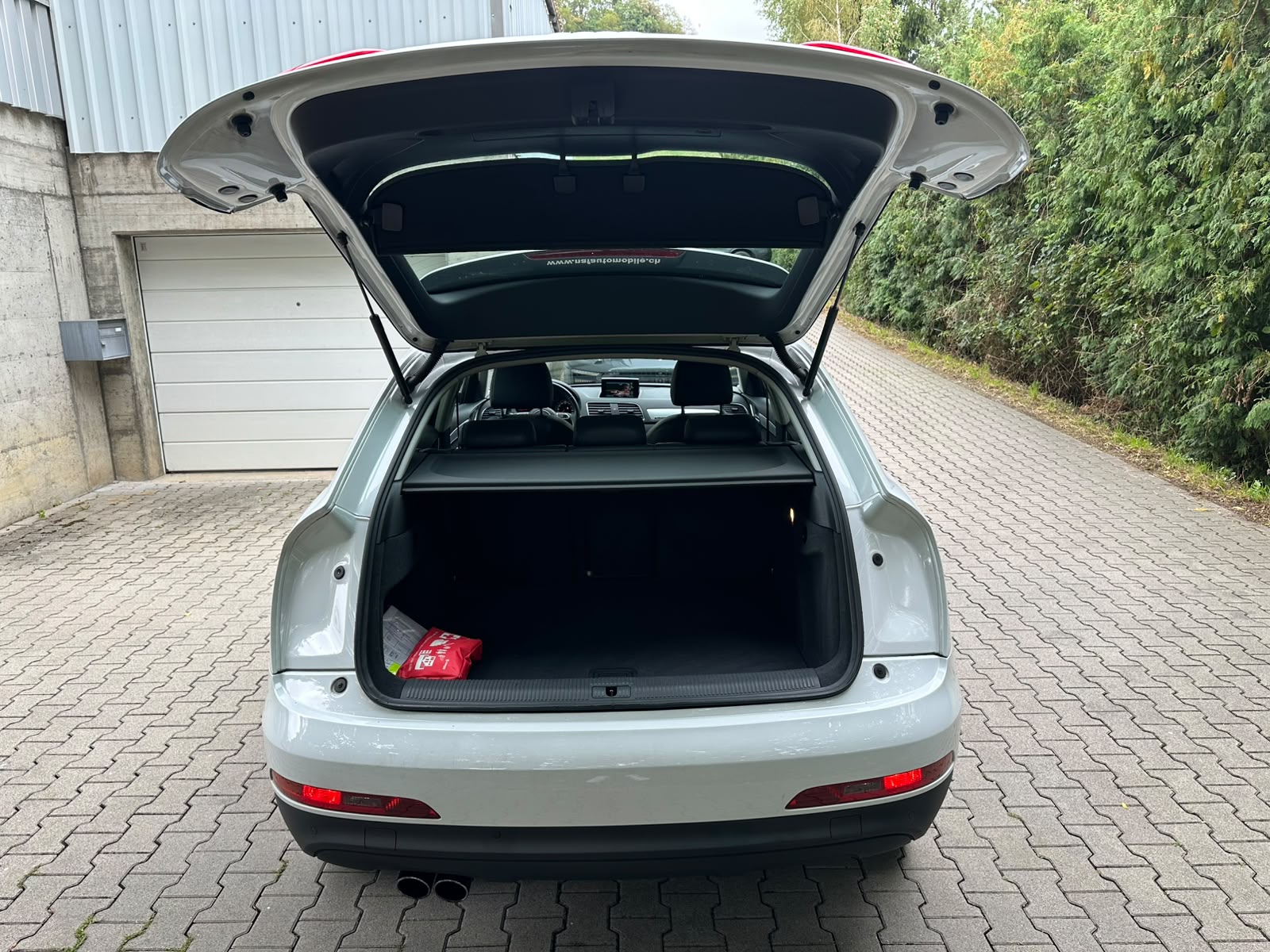 AUDI Q3 2.0 TDI quattro S-tronic-image-12