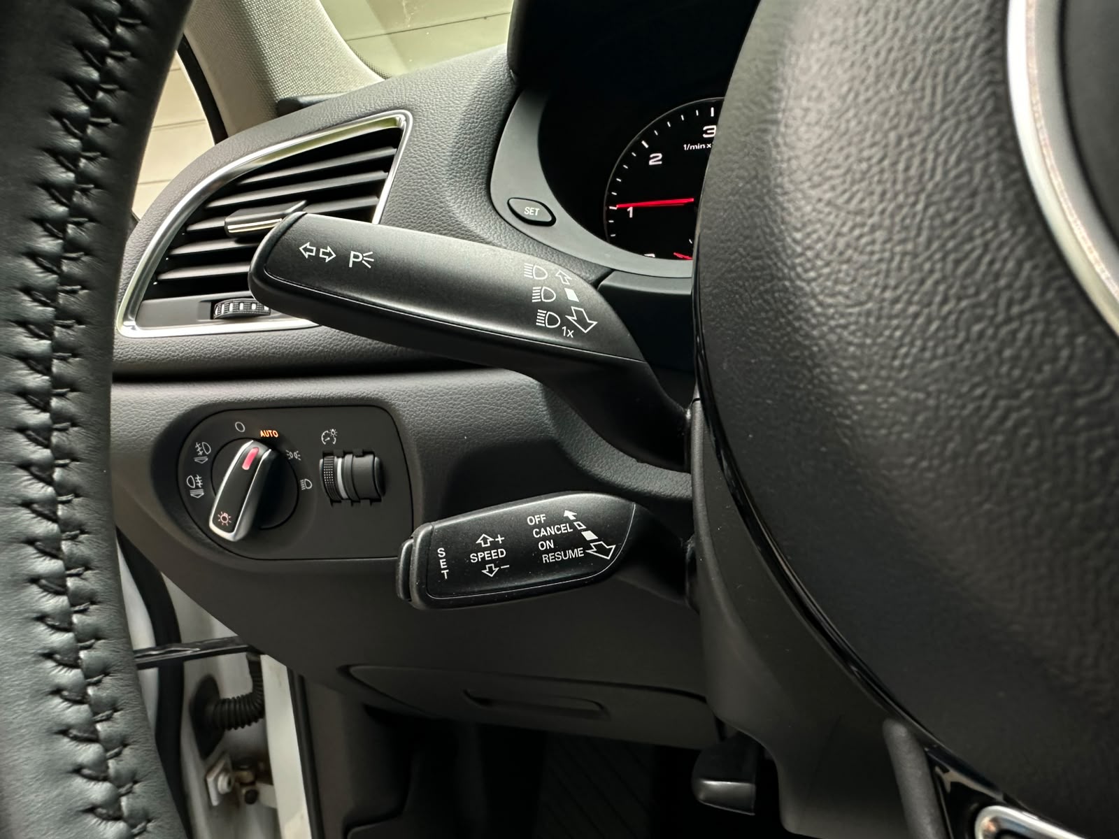 AUDI Q3 2.0 TDI quattro S-tronic-image-22