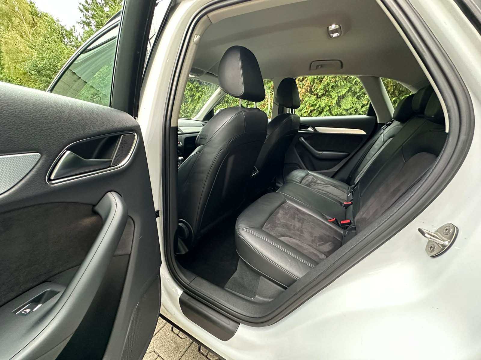 AUDI Q3 2.0 TDI quattro S-tronic-image-11
